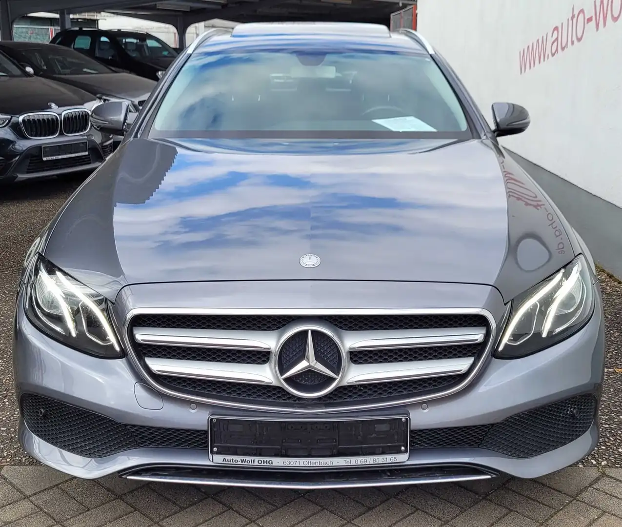 Mercedes-Benz E 200 T CGI avantgarde LED, Navi, Schiebedach Grau - 2