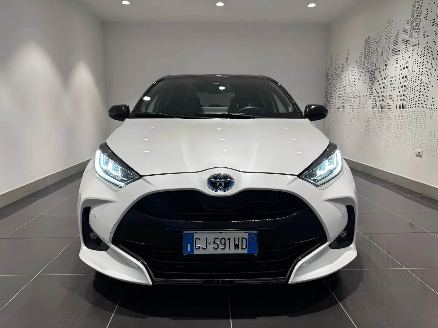 Toyota Yaris Yaris 1.5h Style Blanc - 2
