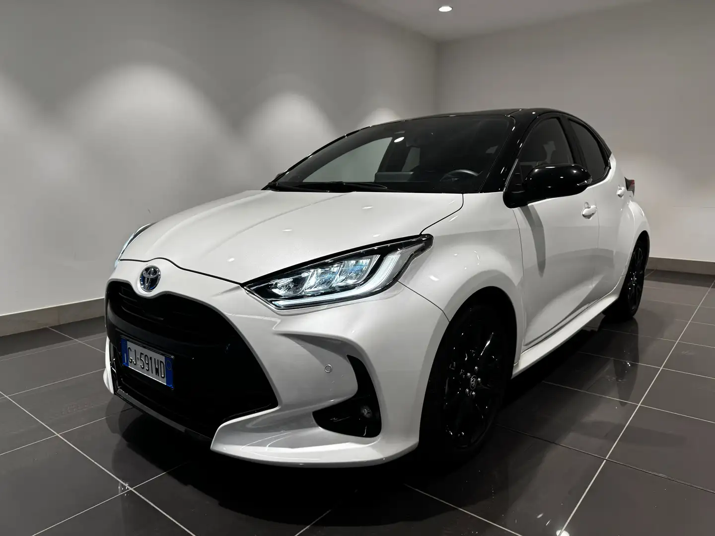 Toyota Yaris Yaris 1.5h Style Blanc - 1