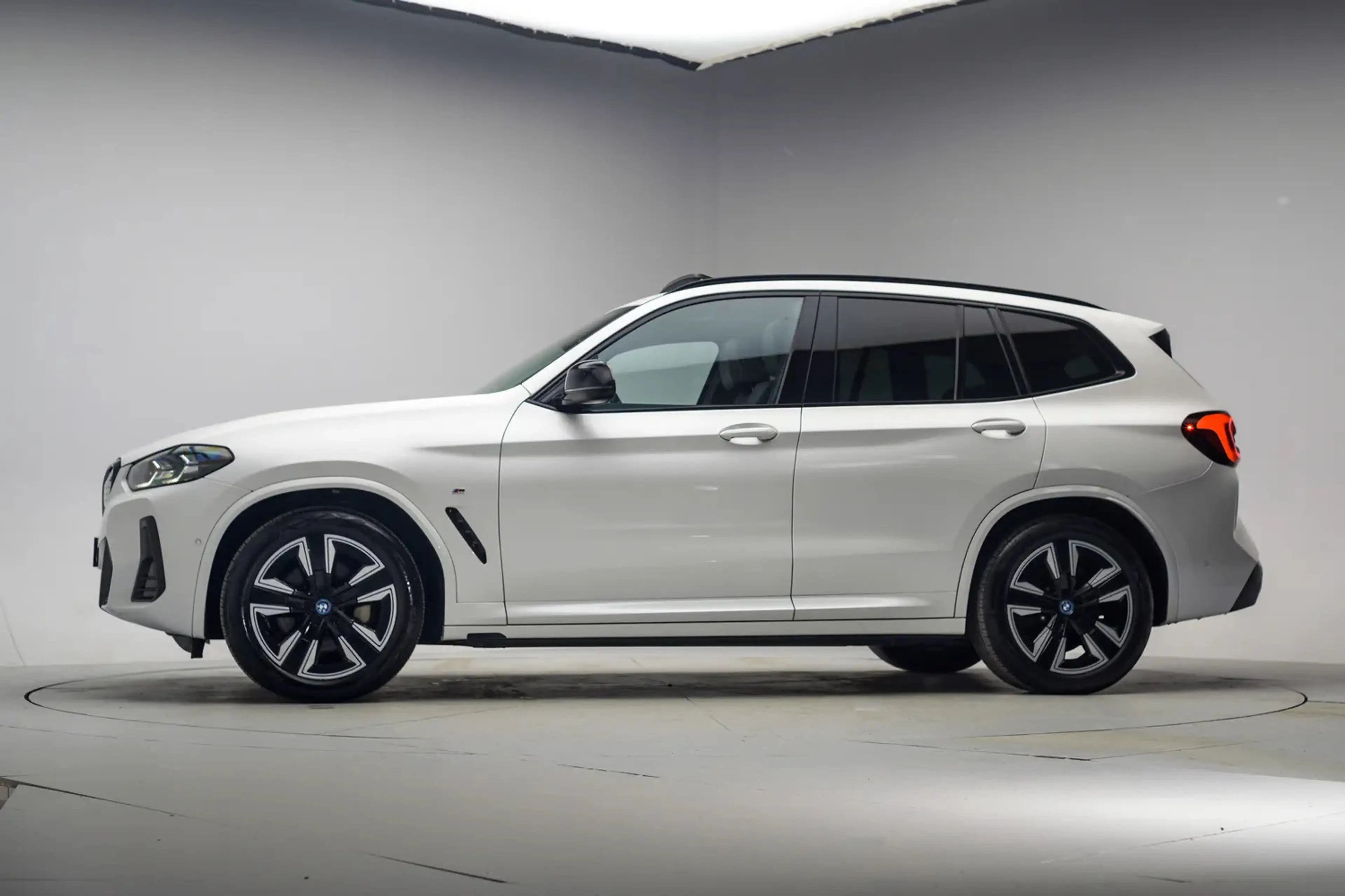 BMW iX3 80 kWh M Sport Shadow [ SoH 93,3% | Panorama Leder — photo 2
