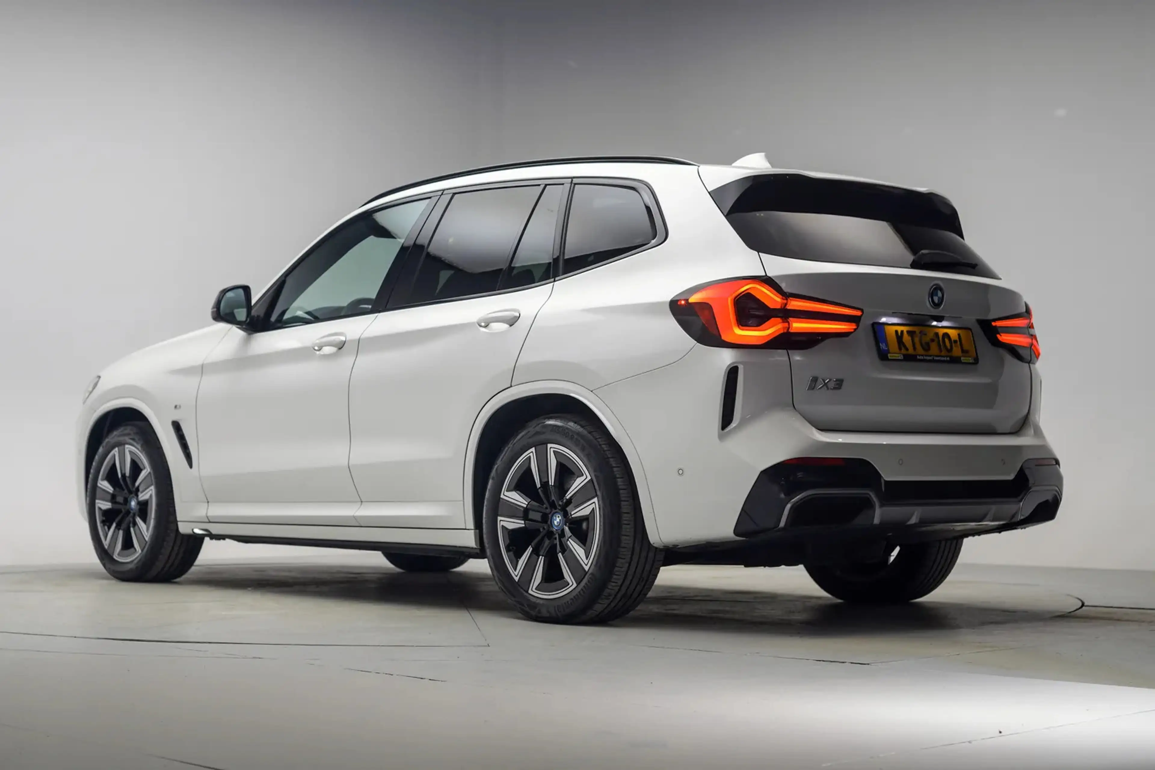 BMW iX3 80 kWh M Sport Shadow [ SoH 93,3% | Panorama Leder — photo 3