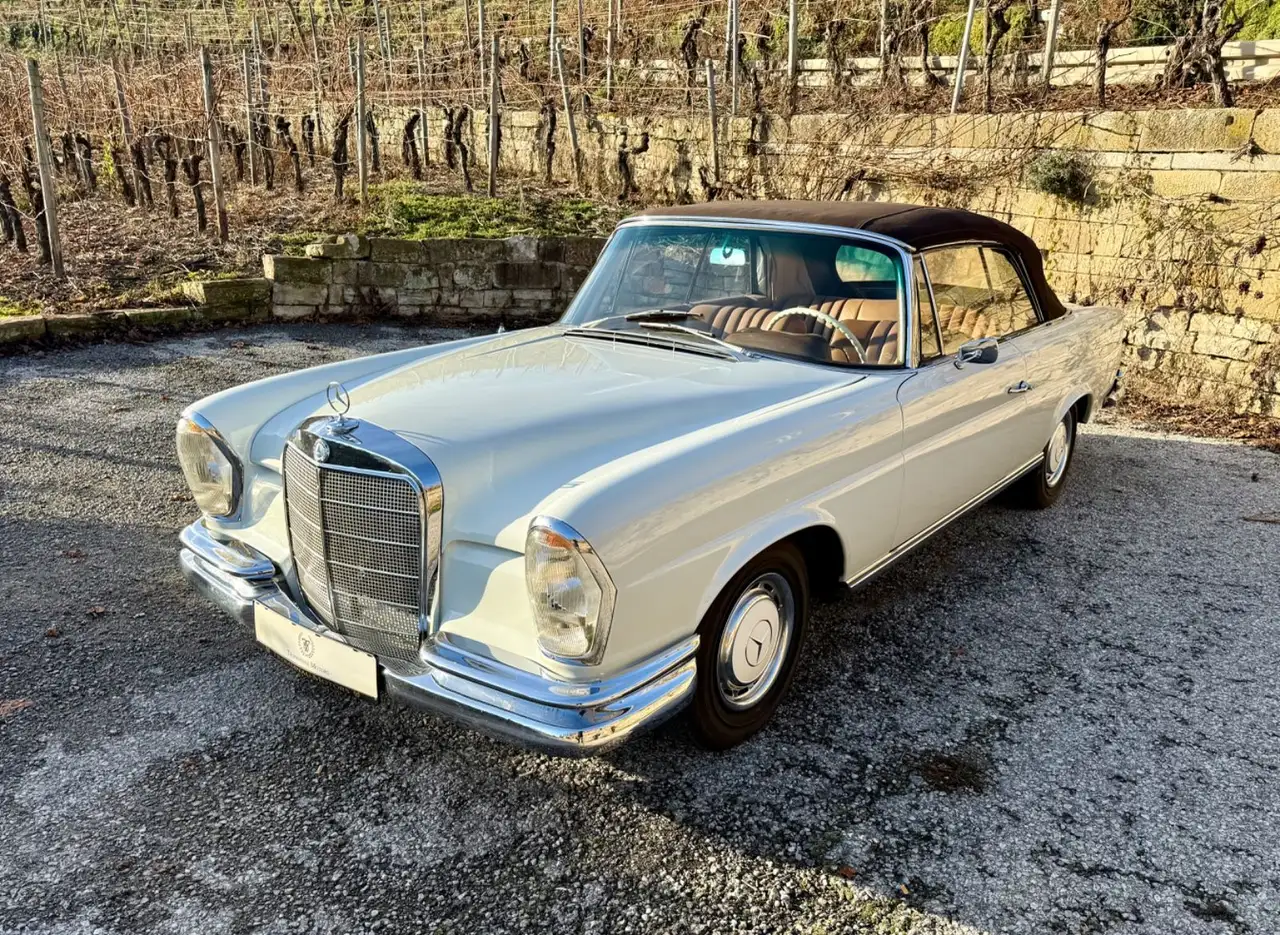 Mercedes-Benz 220 SEB Cabrio W111, Schalter, Becker Grand Prix, foto 4