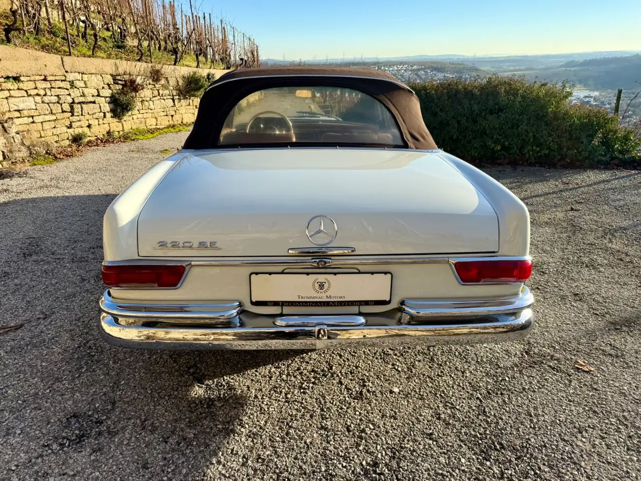 Mercedes-Benz 220 SEB Cabrio W111, Schalter, Becker Grand Prix, foto 8