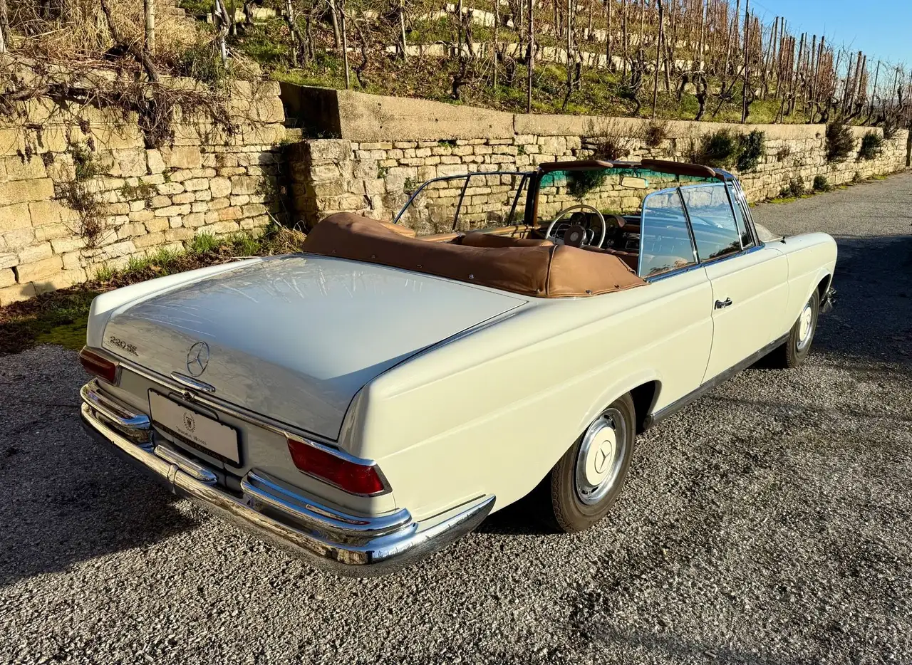 Mercedes-Benz 220 SEB Cabrio W111, Schalter, Becker Grand Prix, foto 10
