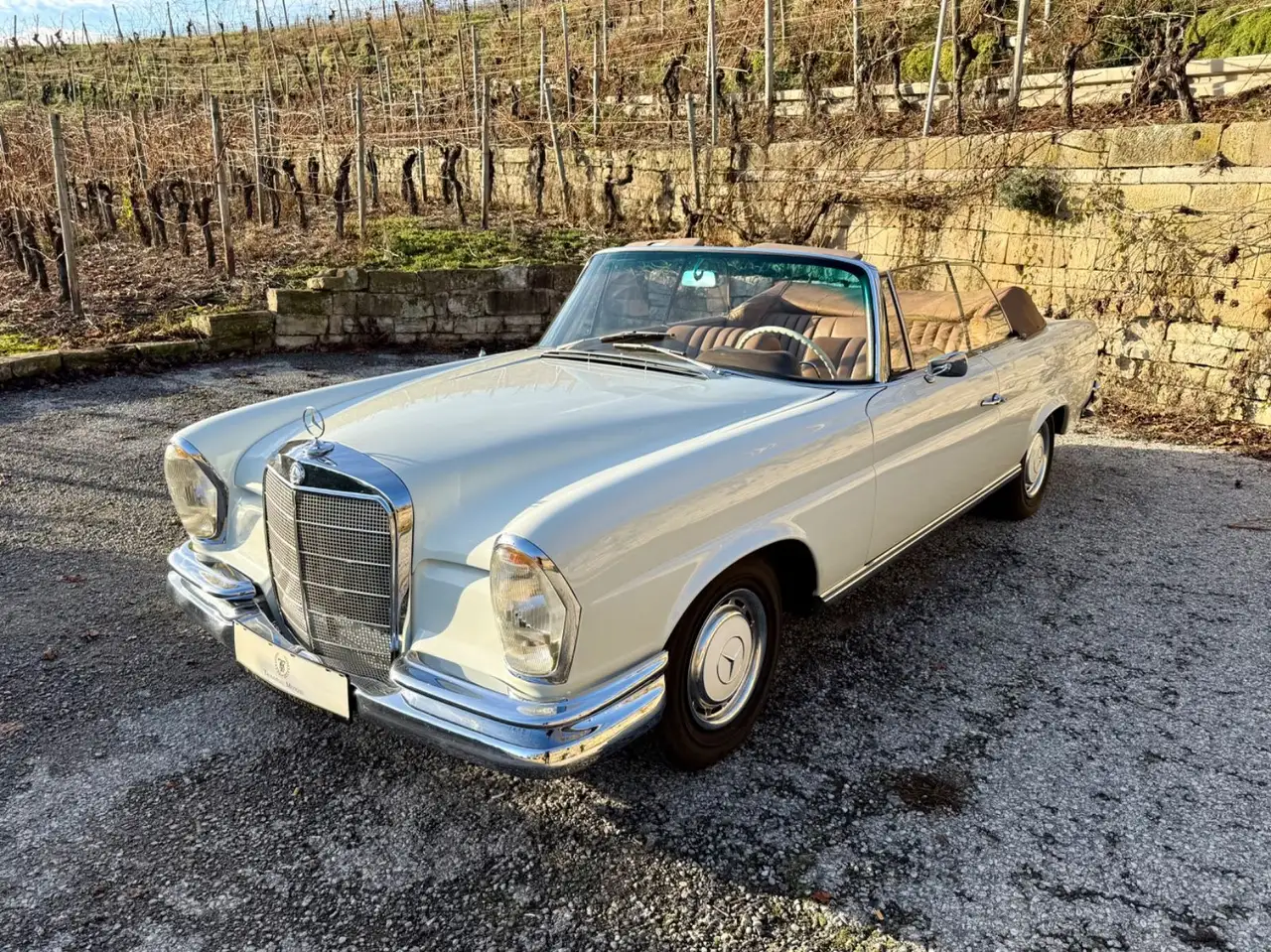 Mercedes-Benz 220 SEB Cabrio W111, Schalter, Becker Grand Prix, foto 3