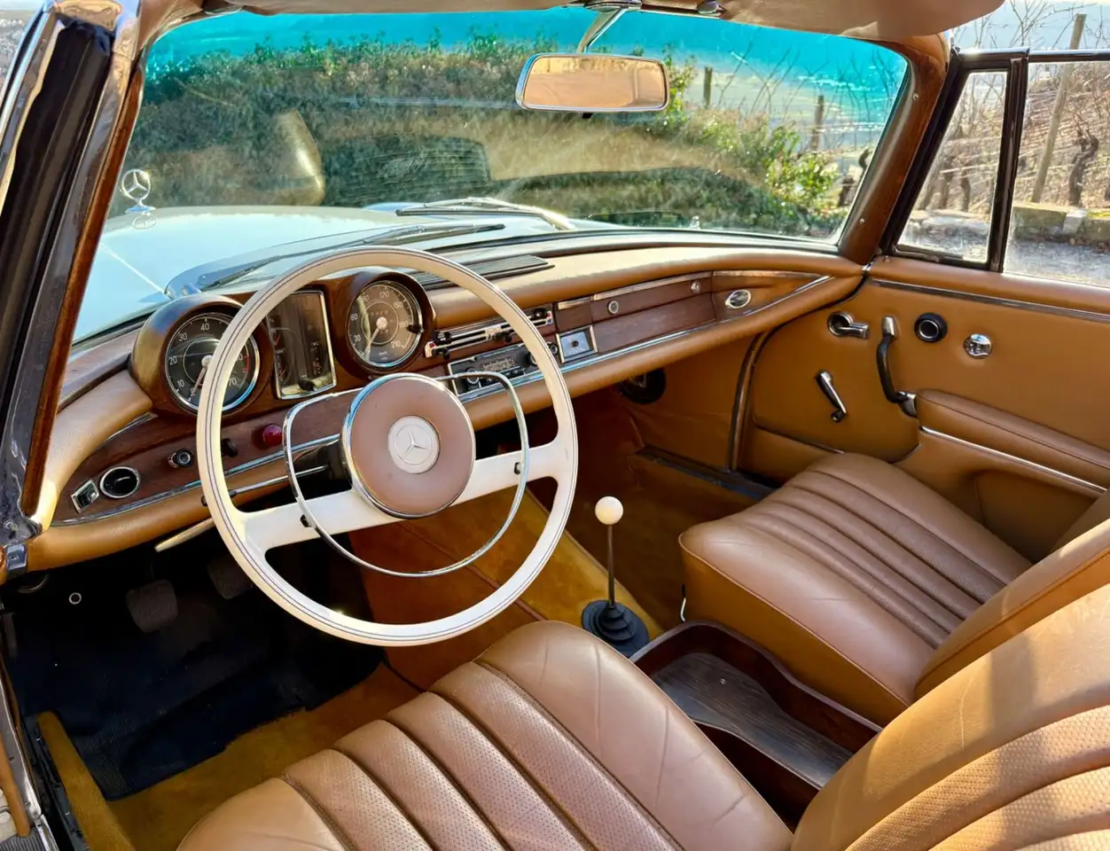 Mercedes-Benz 220 SEB Cabrio W111, Schalter, Becker Grand Prix, foto 12