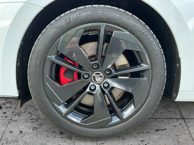 Skoda Octavia view 8
