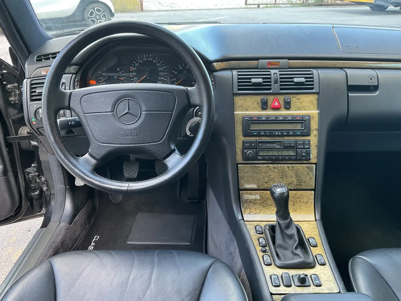 Mercedes-Benz E 200 Kompressor, foto 8
