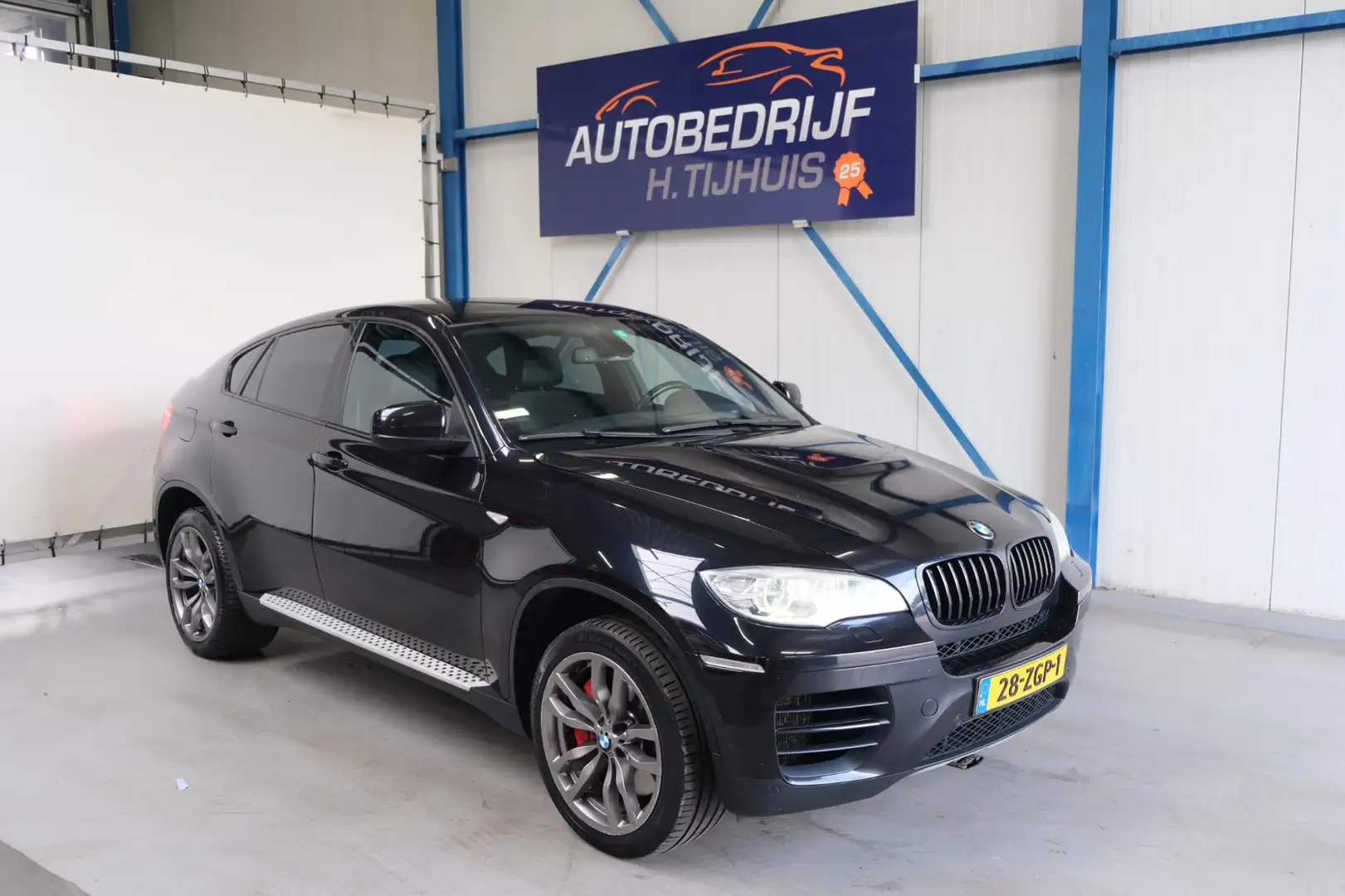 BMW X6 M50d - N.A.P. Airco, Cruise, Navi, Alcantara, PDC. Zwart - 1