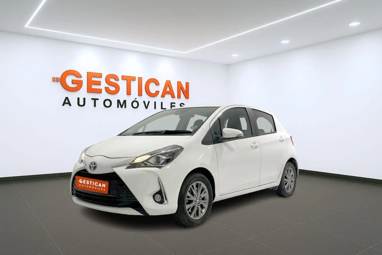 Toyota Yaris 1.5 100H Active Blanco - 1