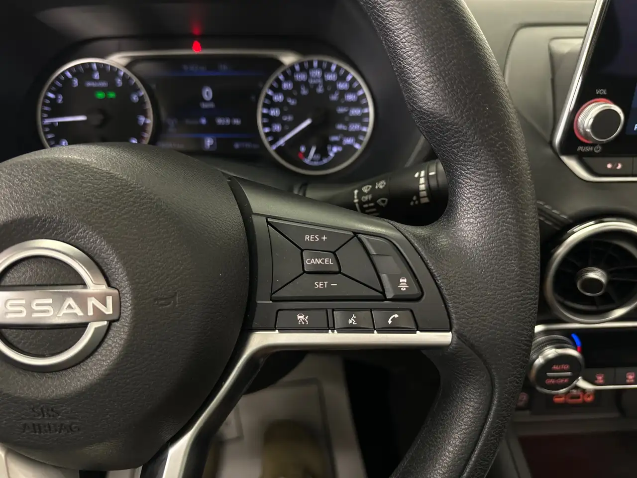 Nissan Sentra снимка Nissan Sentra