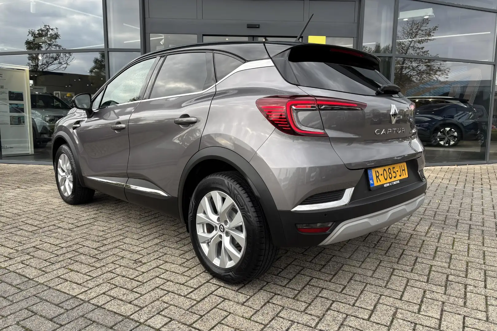 Renault Captur TCe 90Pk Intens | Navigatie | achteruitrijcamera | Gris - 2