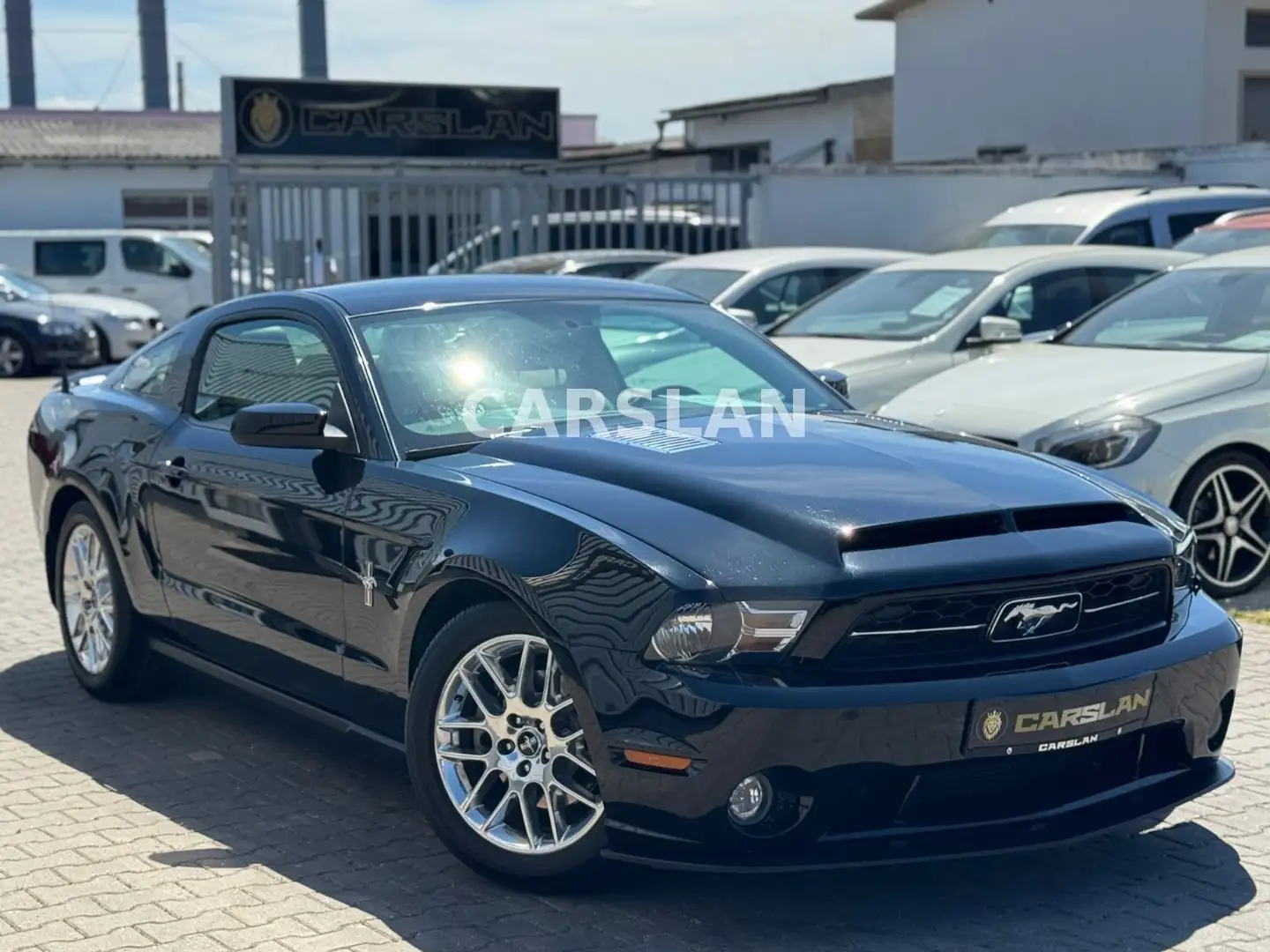 Ford Mustang 3.7 V6 "2.HAND+SPORT+LEDER+PDC+EURO 5" Чорний - 1