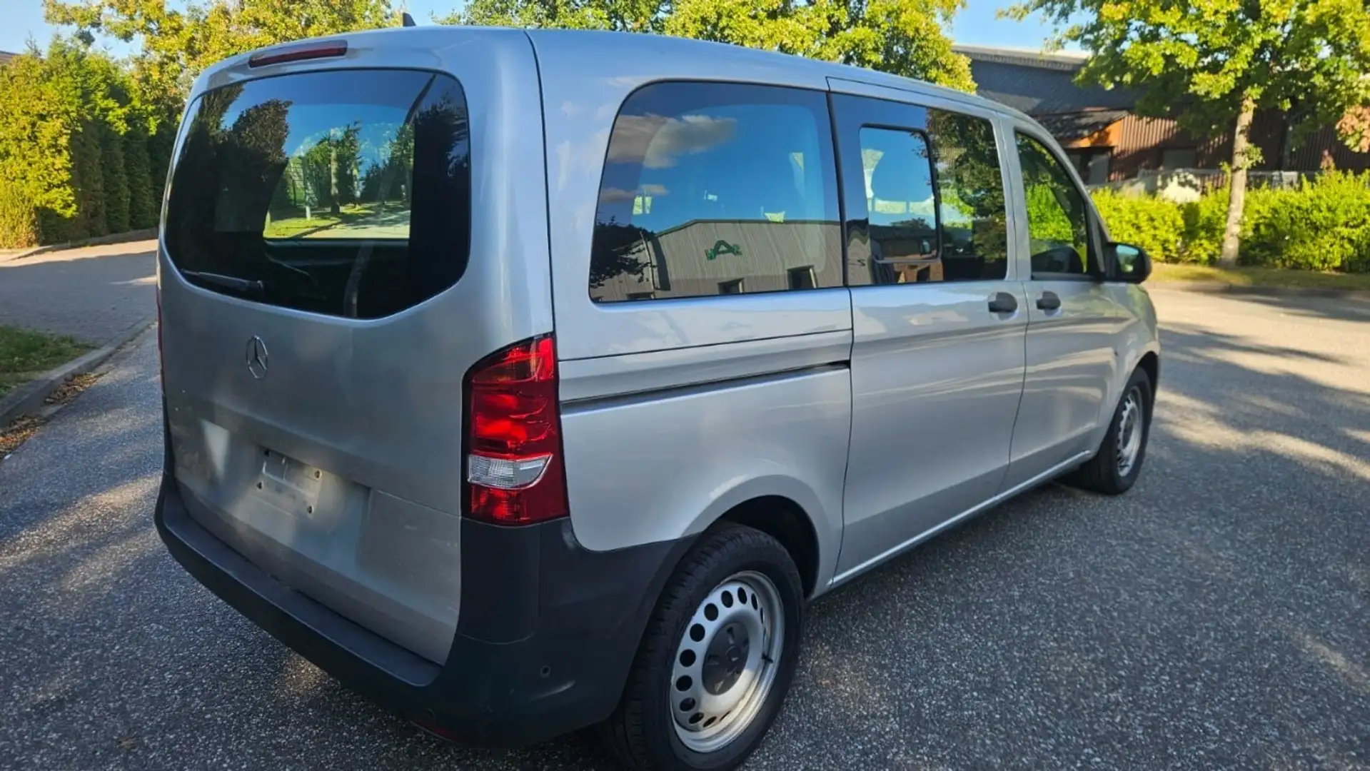Mercedes-Benz Vito CDI Pro 4x4 kompakt Automatik Lagerschaden Argent - 2