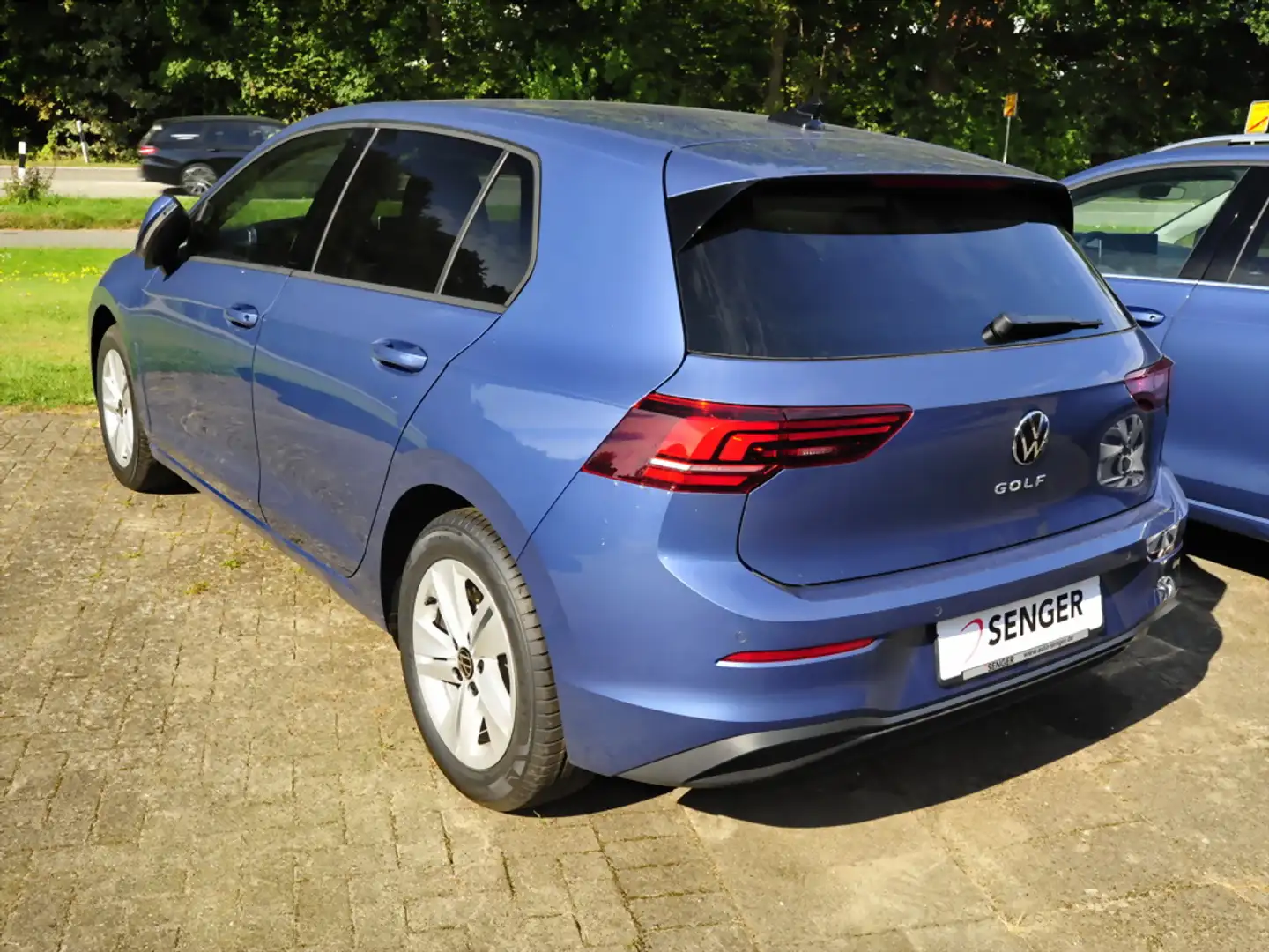 Volkswagen Golf 1.5 TSI Life Navi Klima LED ACC Sitzh. Blau - 2