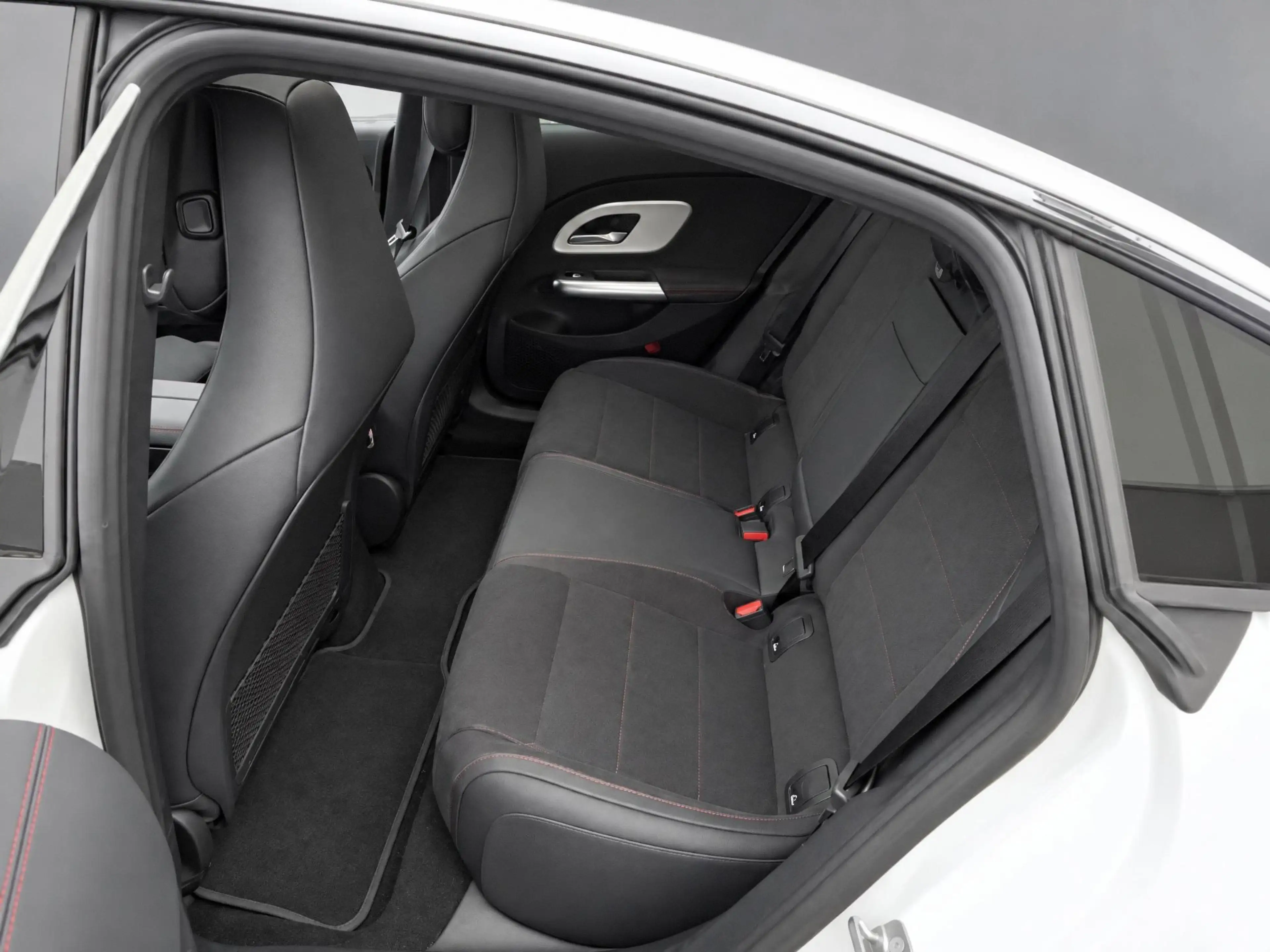 Mercedes-Benz CLA 250 250+ Launch Edition AMG | Trekhaak | 19 inch | — photo 8