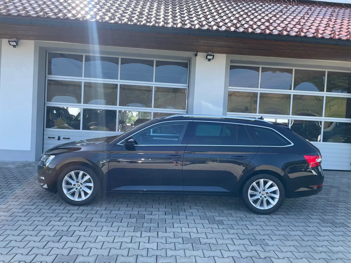 Skoda Superb Ambition 2,0 TDI DSG *DIGITAL*WSS-HZ*RFK*APP* Schwarz - 2
