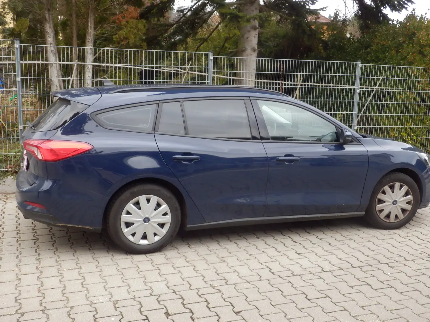 Ford Focus Focus Traveller 1,0 EcoBoost Cool Blau - 1