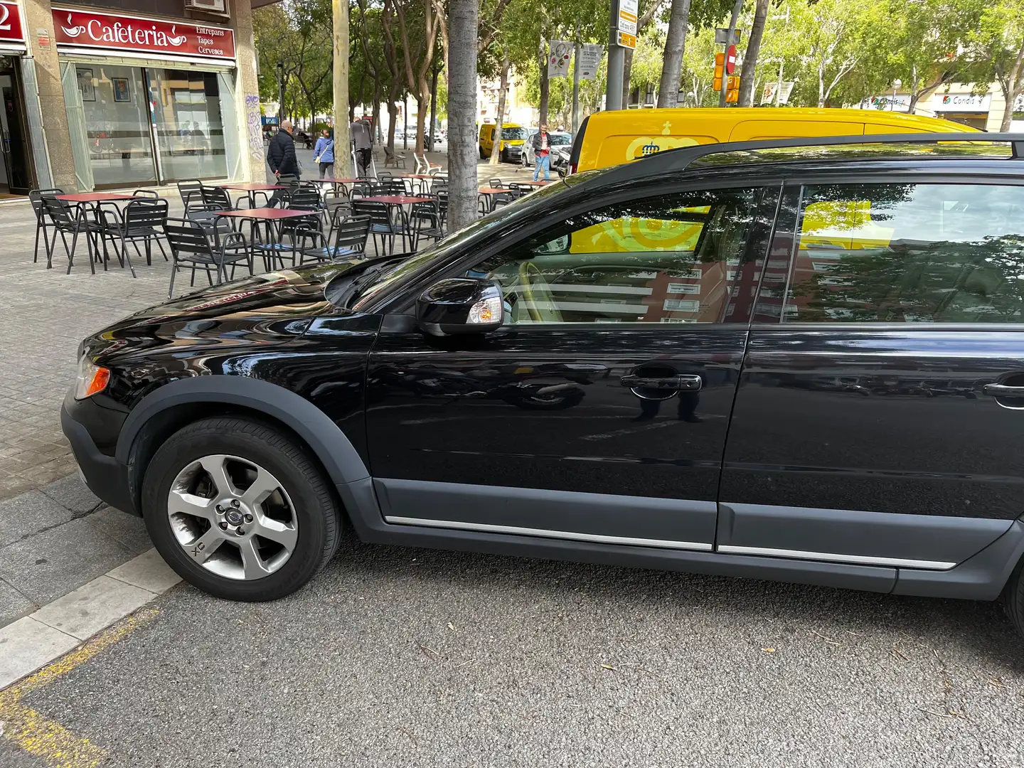 Volvo XC70 D5 Momentum Geartronic - 1
