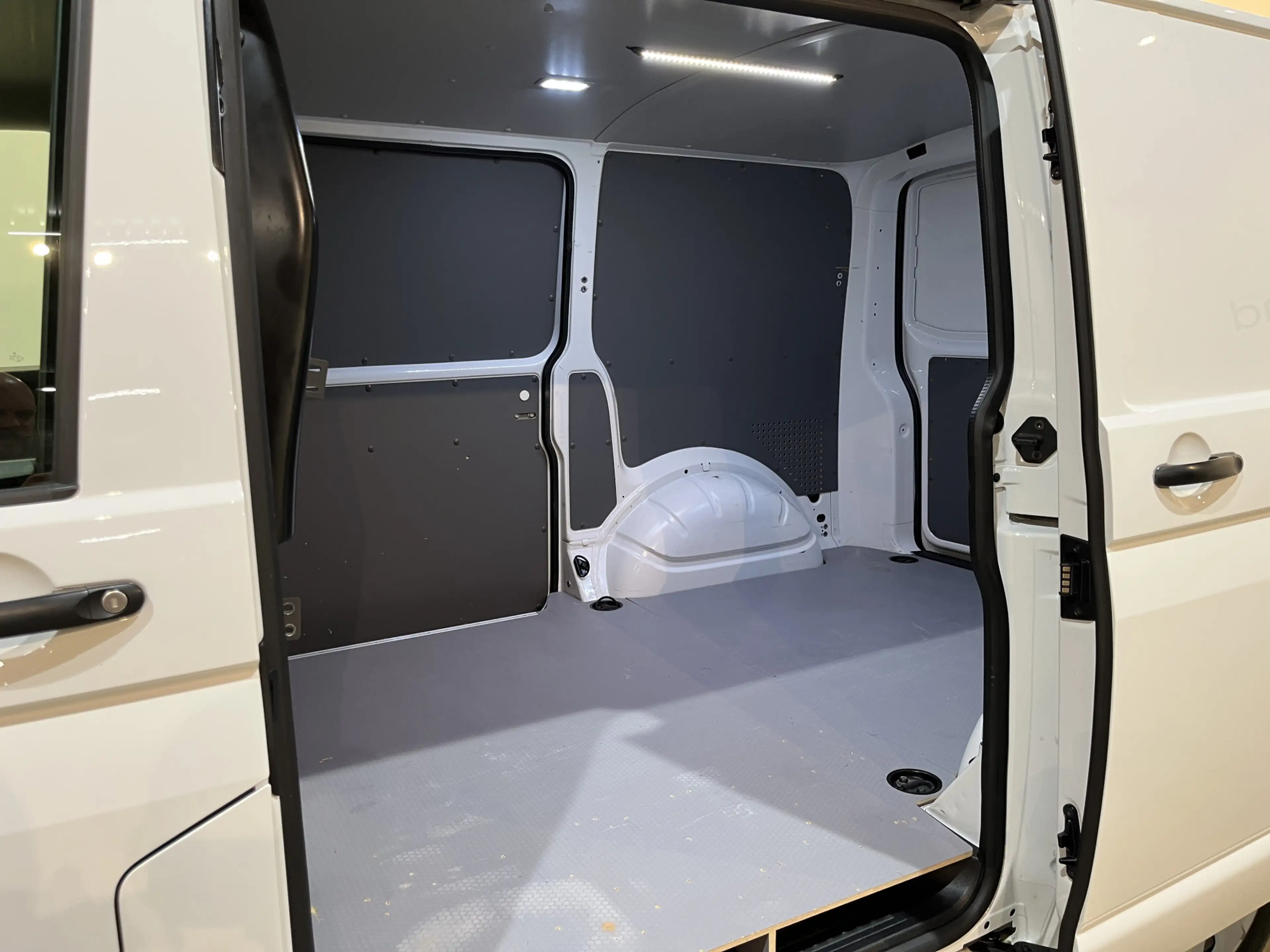 Volkswagen T6.1 Transporter 2.0 TDI L1H1 150 PK Automaat / Euro 6 / Schuifdeur — photo 15