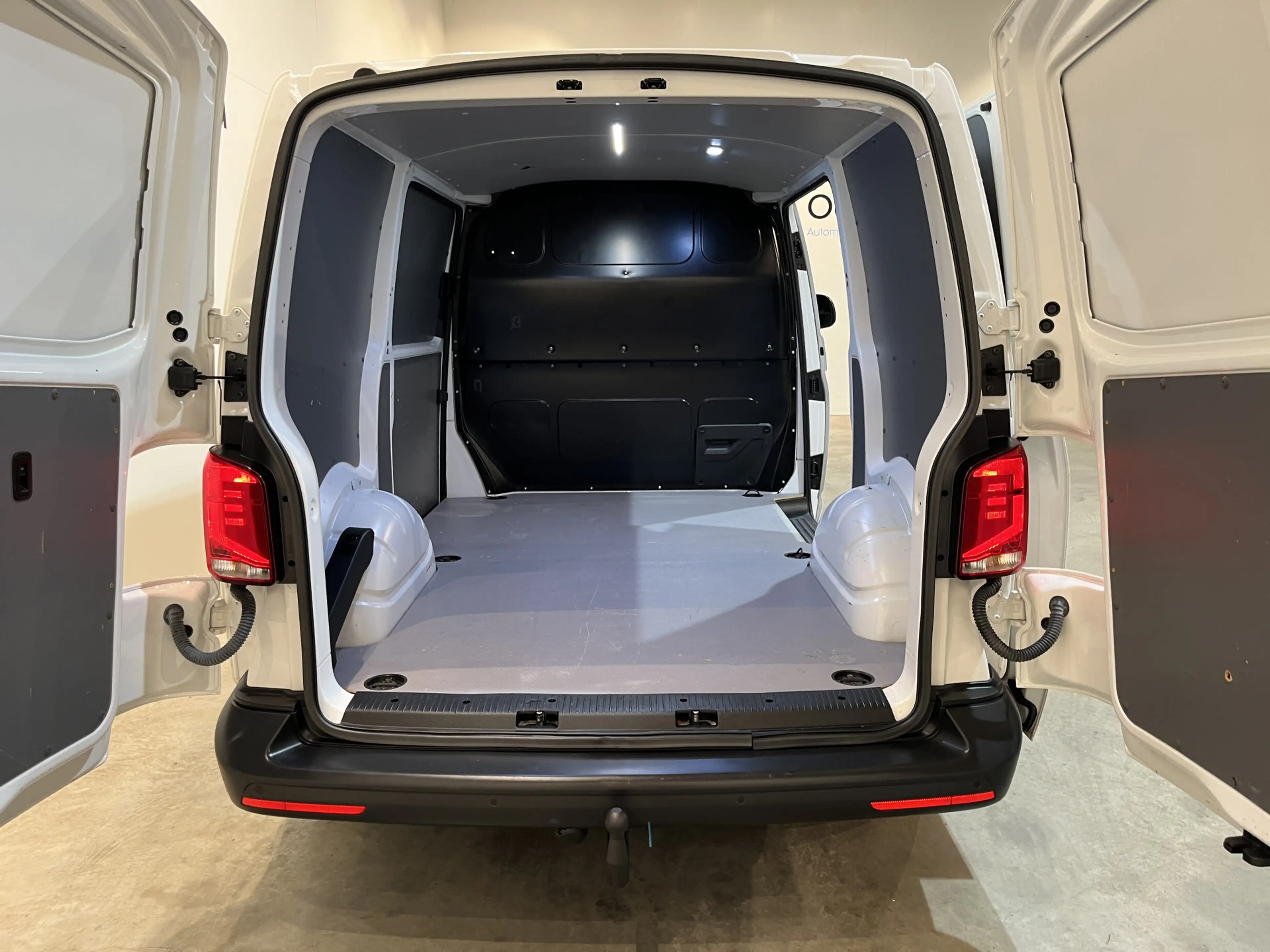 Volkswagen T6.1 Transporter 2.0 TDI L1H1 150 PK Automaat / Euro 6 / Schuifdeur — photo 4