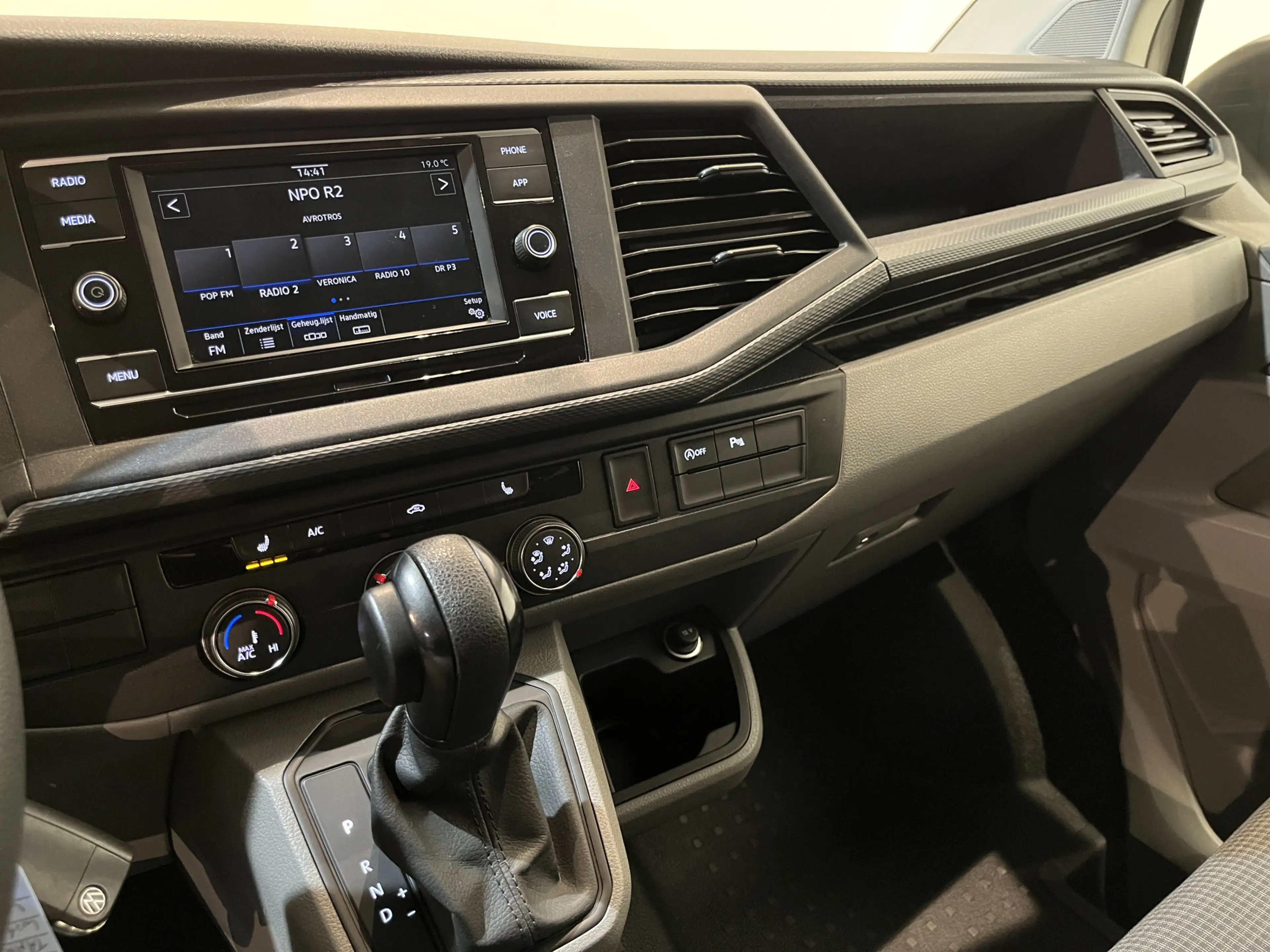 Volkswagen T6.1 Transporter 2.0 TDI L1H1 150 PK Automaat / Euro 6 / Schuifdeur — photo 9