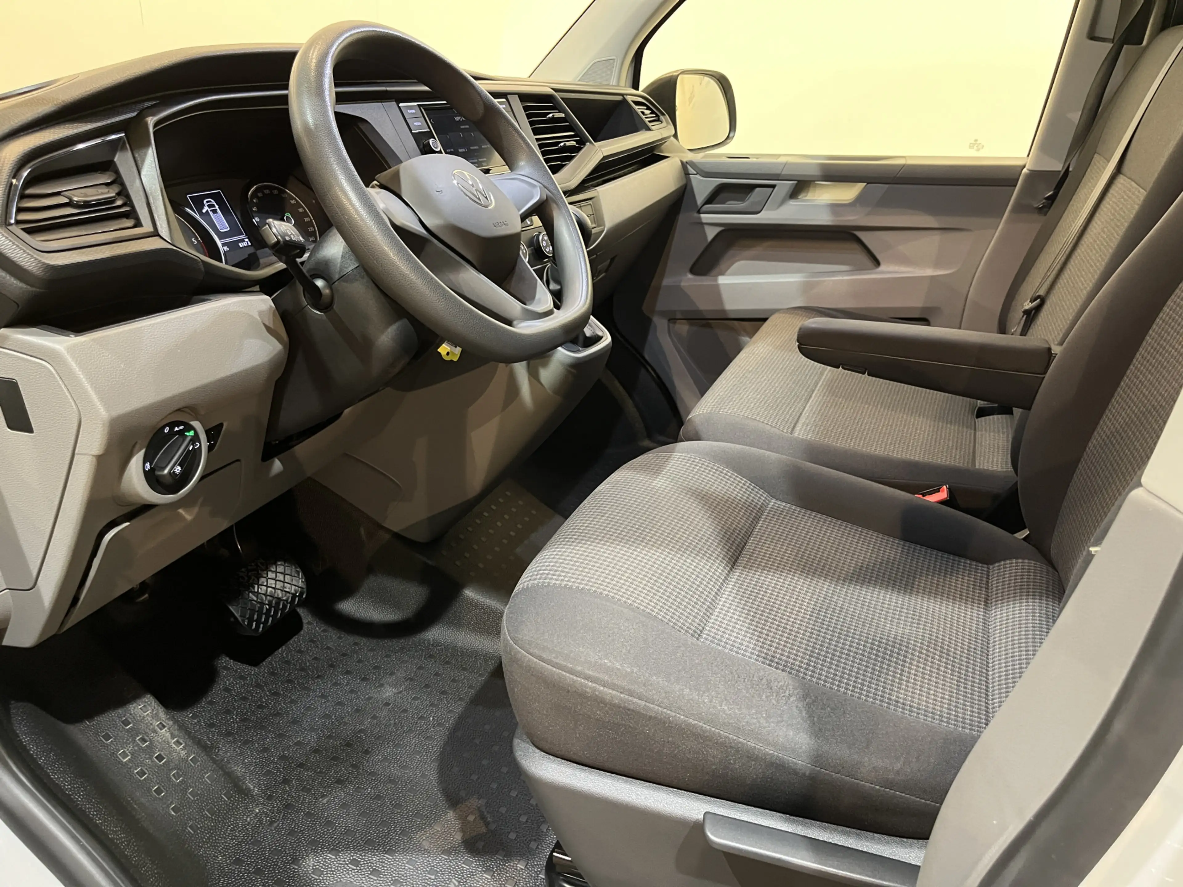 Volkswagen T6.1 Transporter 2.0 TDI L1H1 150 PK Automaat / Euro 6 / Schuifdeur — photo 6