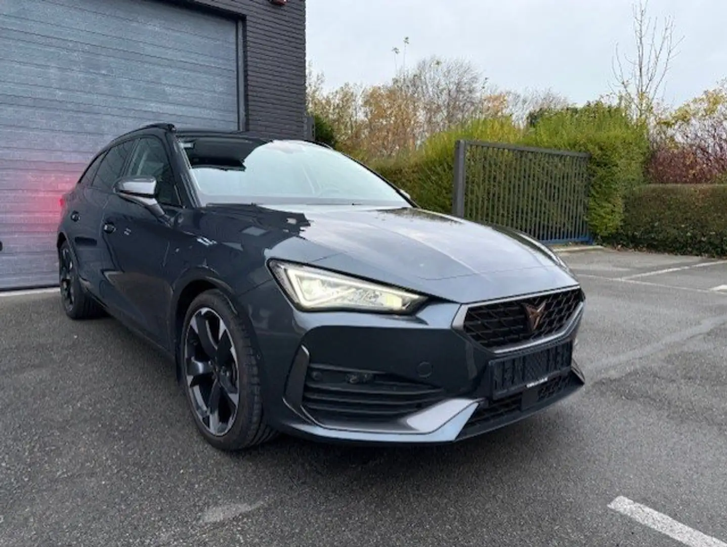 CUPRA Leon Leon Sportstourer 1.5 eTSI DSG Серый - 1