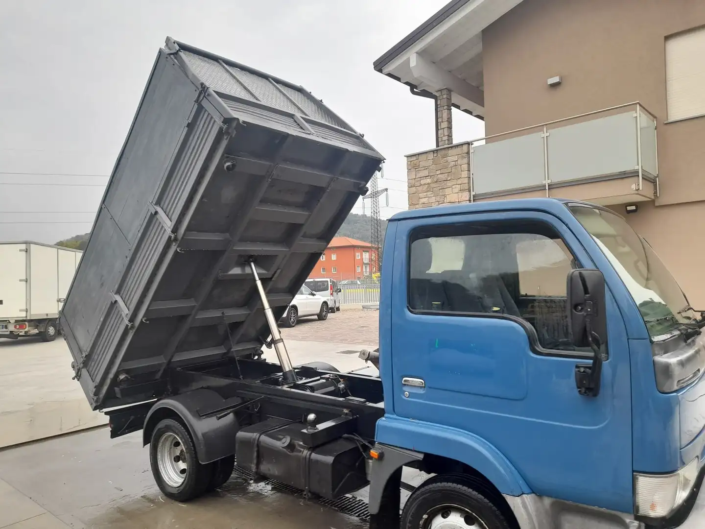 Nissan Cabstar RIBALTABILE CON SOVRASPONDE Blau - 1
