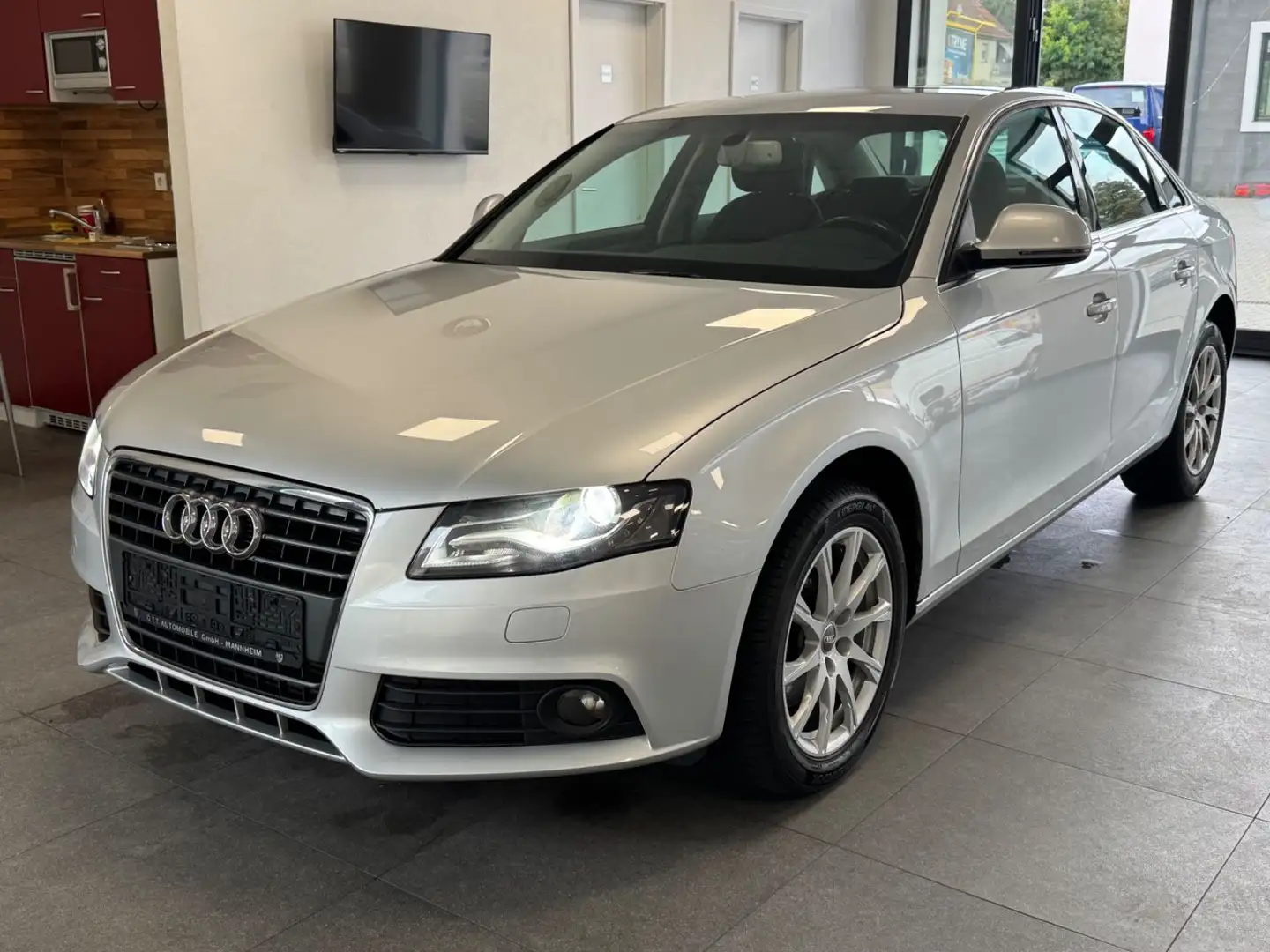 Audi A4 2.0 TDI Ambiente-BiXenon-Navi-SHZ-PDC- Stříbrná - 1