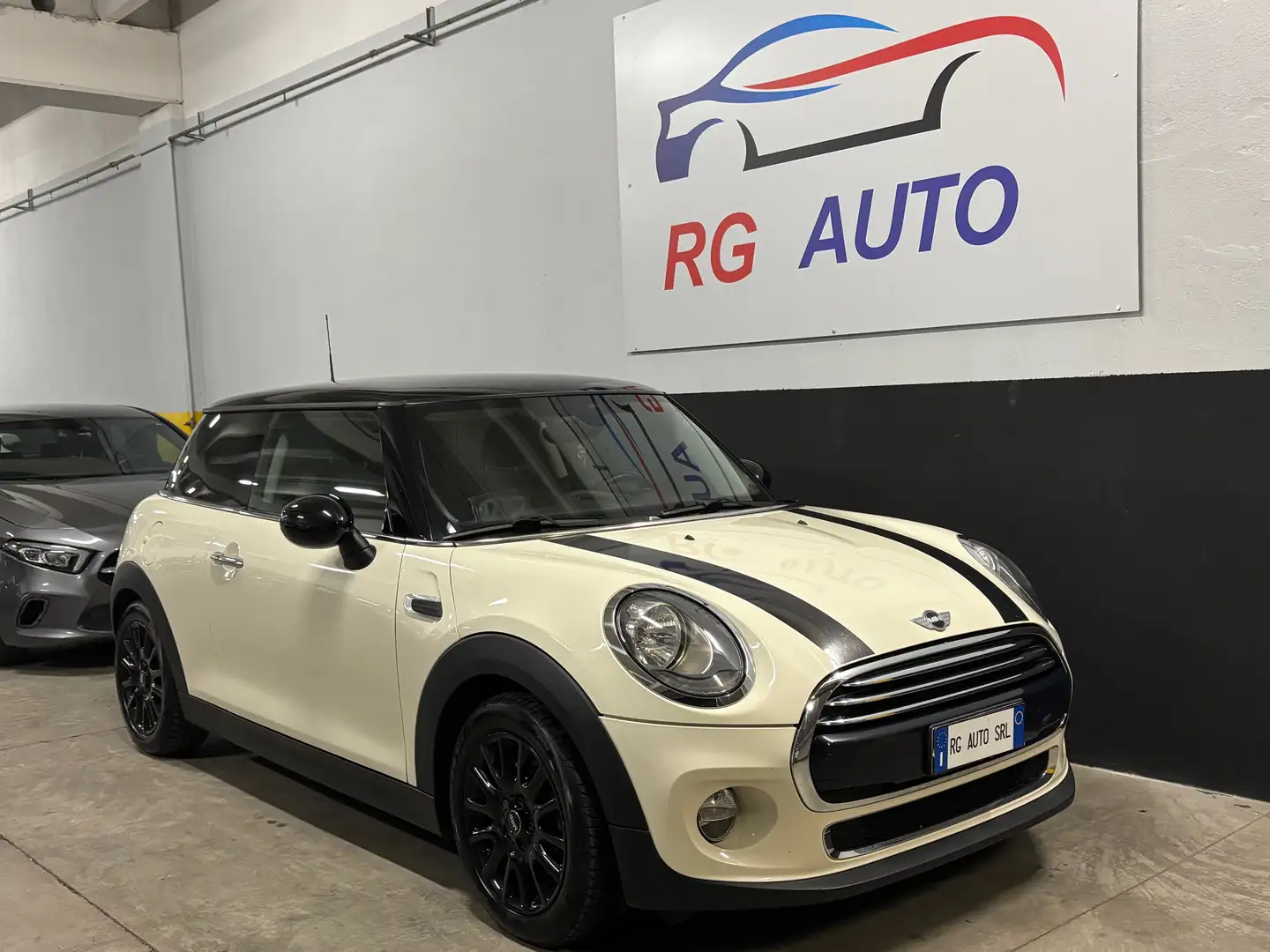 MINI Cooper Mini IV F55-F56 2014 1.5 3p Beige - 1