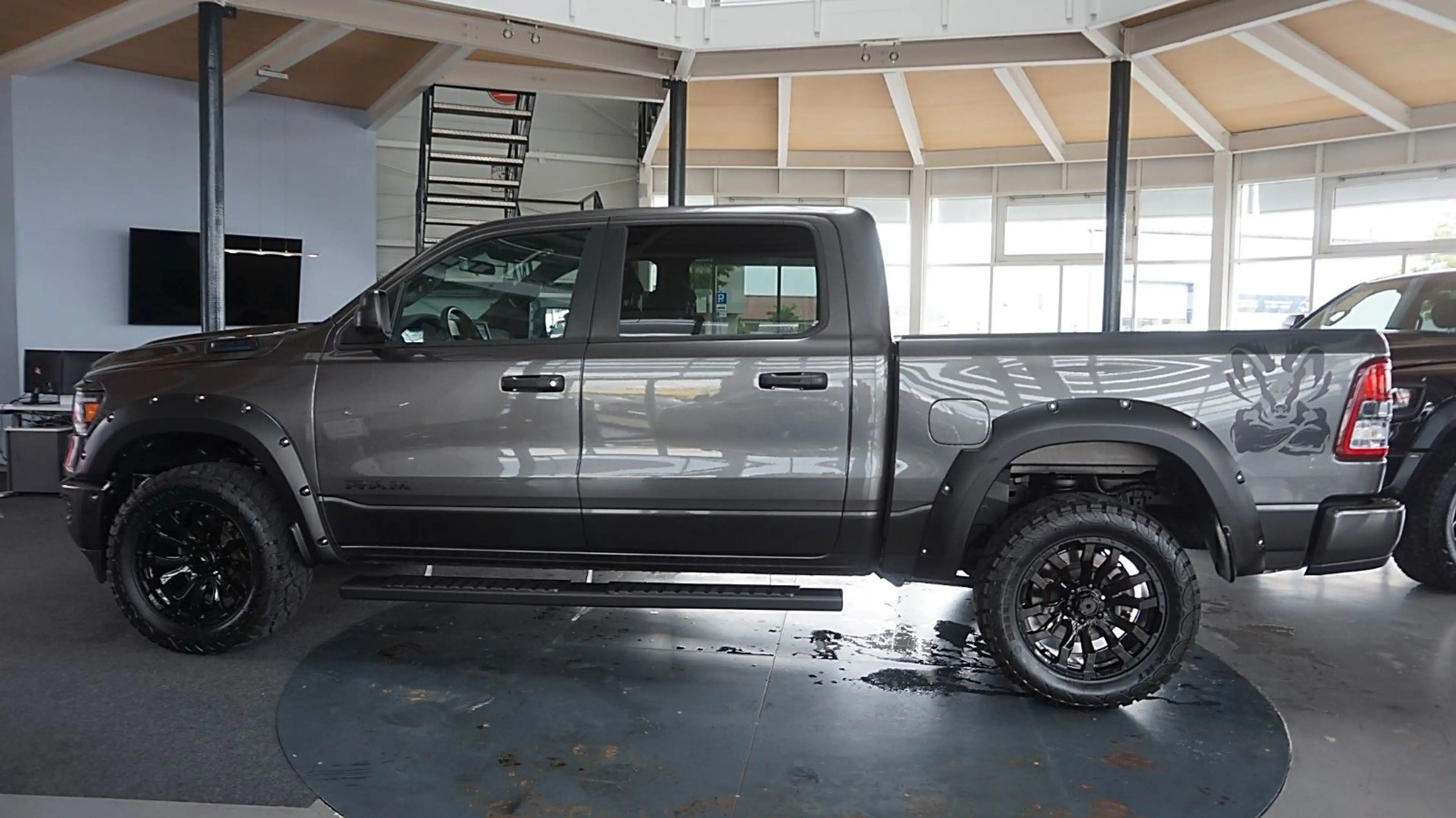Dodge RAM 1500 HEMI *eTorque*AHK*Crew-Cab*6Sitzer* — photo 4