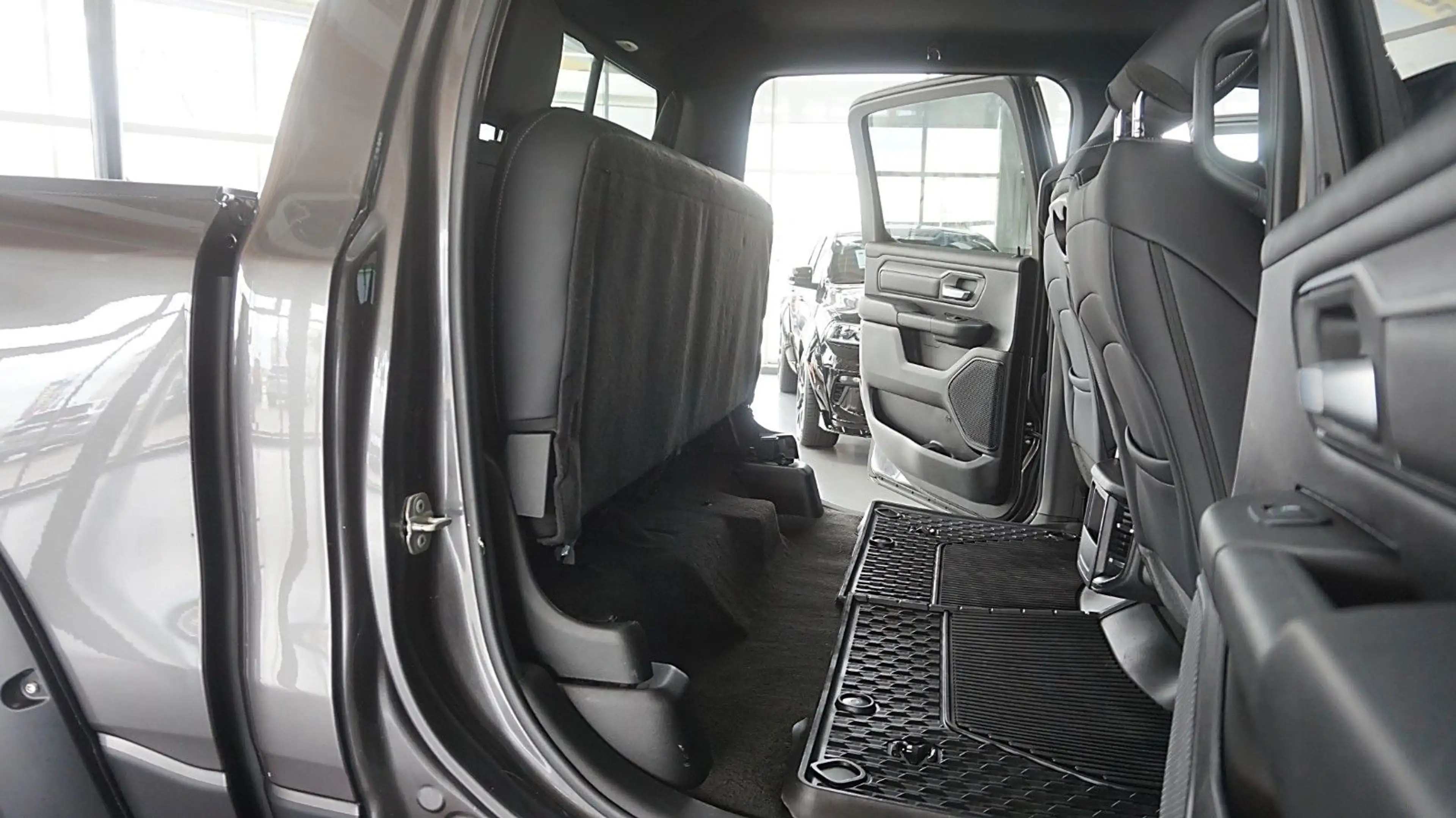 Dodge RAM 1500 HEMI *eTorque*AHK*Crew-Cab*6Sitzer* — photo 15