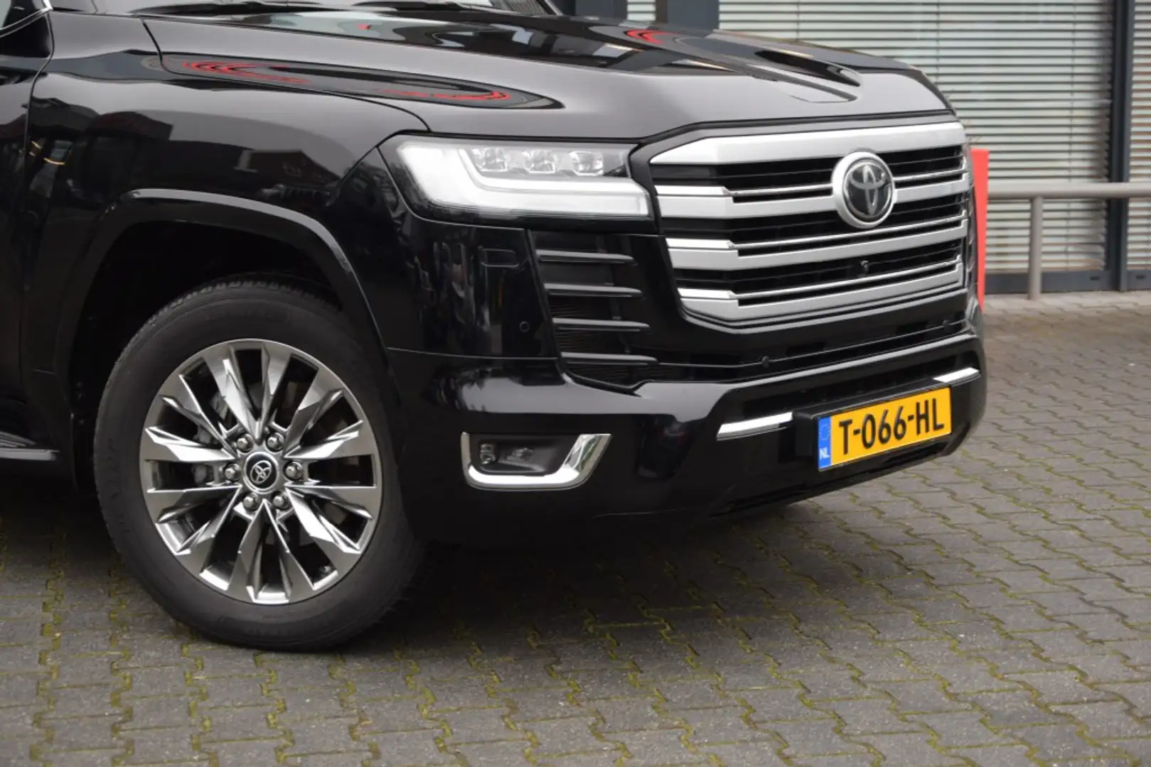 Toyota Land Cruiser 3.3 D 5DRS 70TH ANNIVERSARY A/T 5 SITZ Zwart - 2
