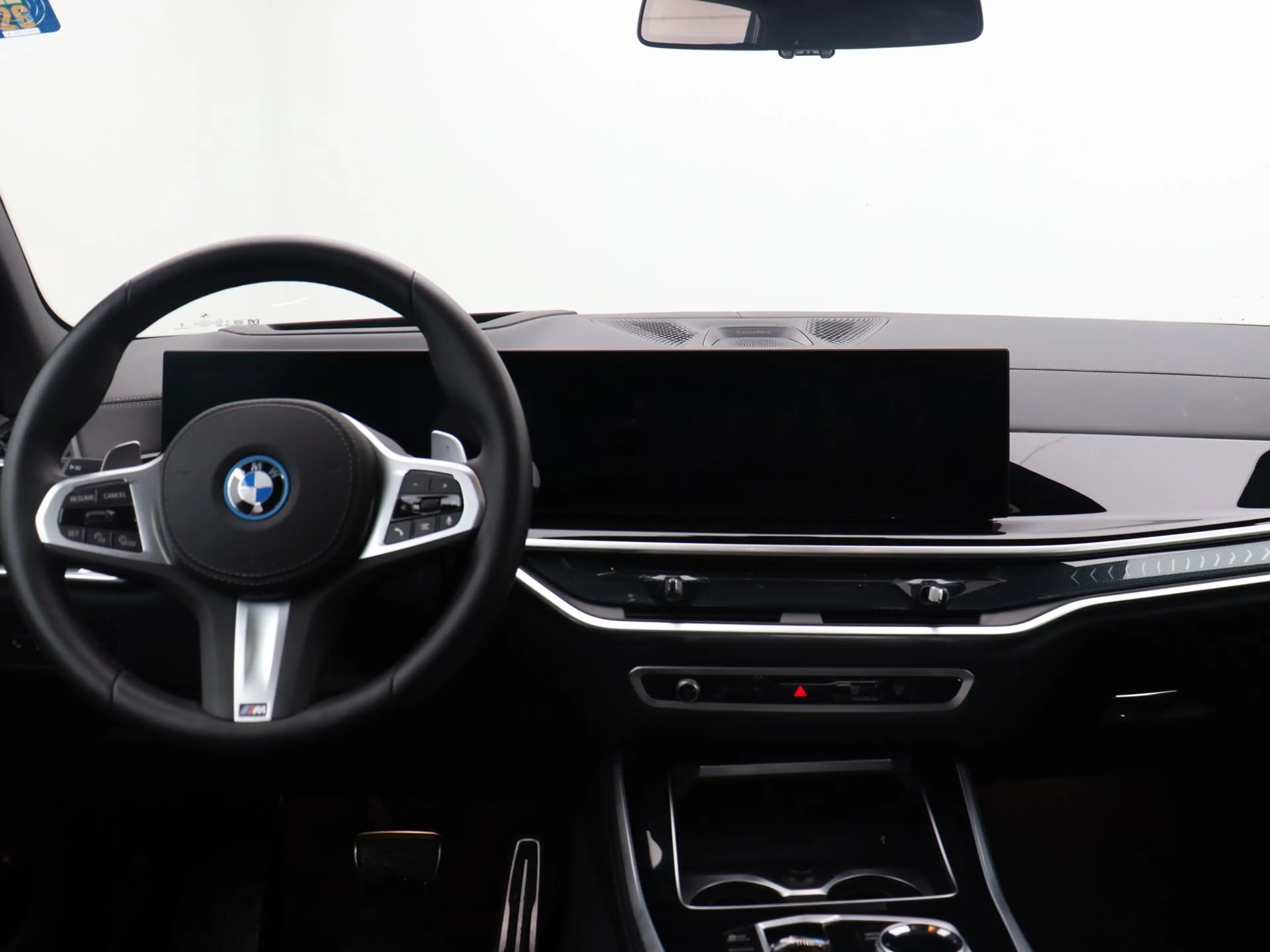 BMW X5 xDrive50e — photo 13