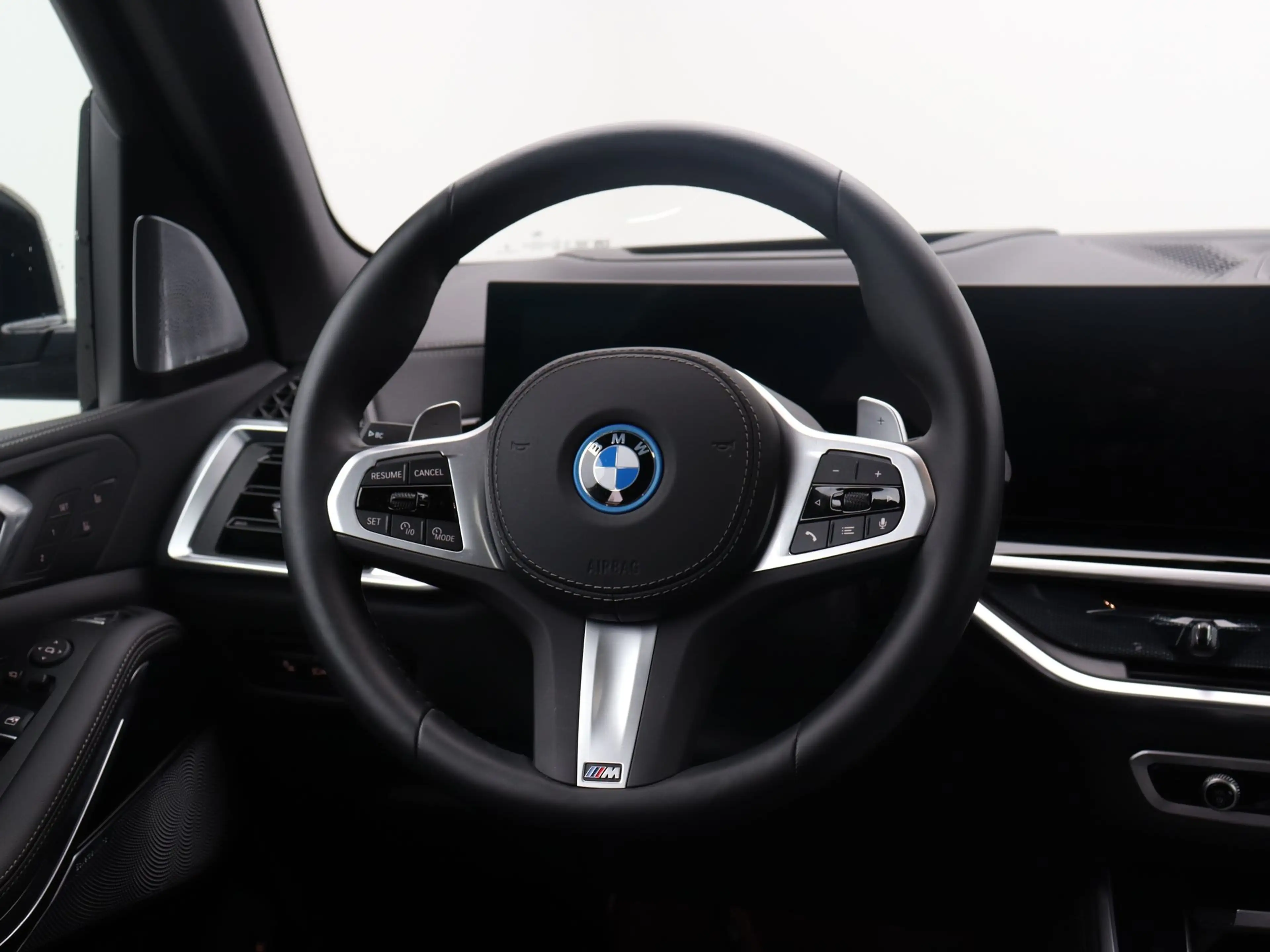 BMW X5 xDrive50e — photo 2
