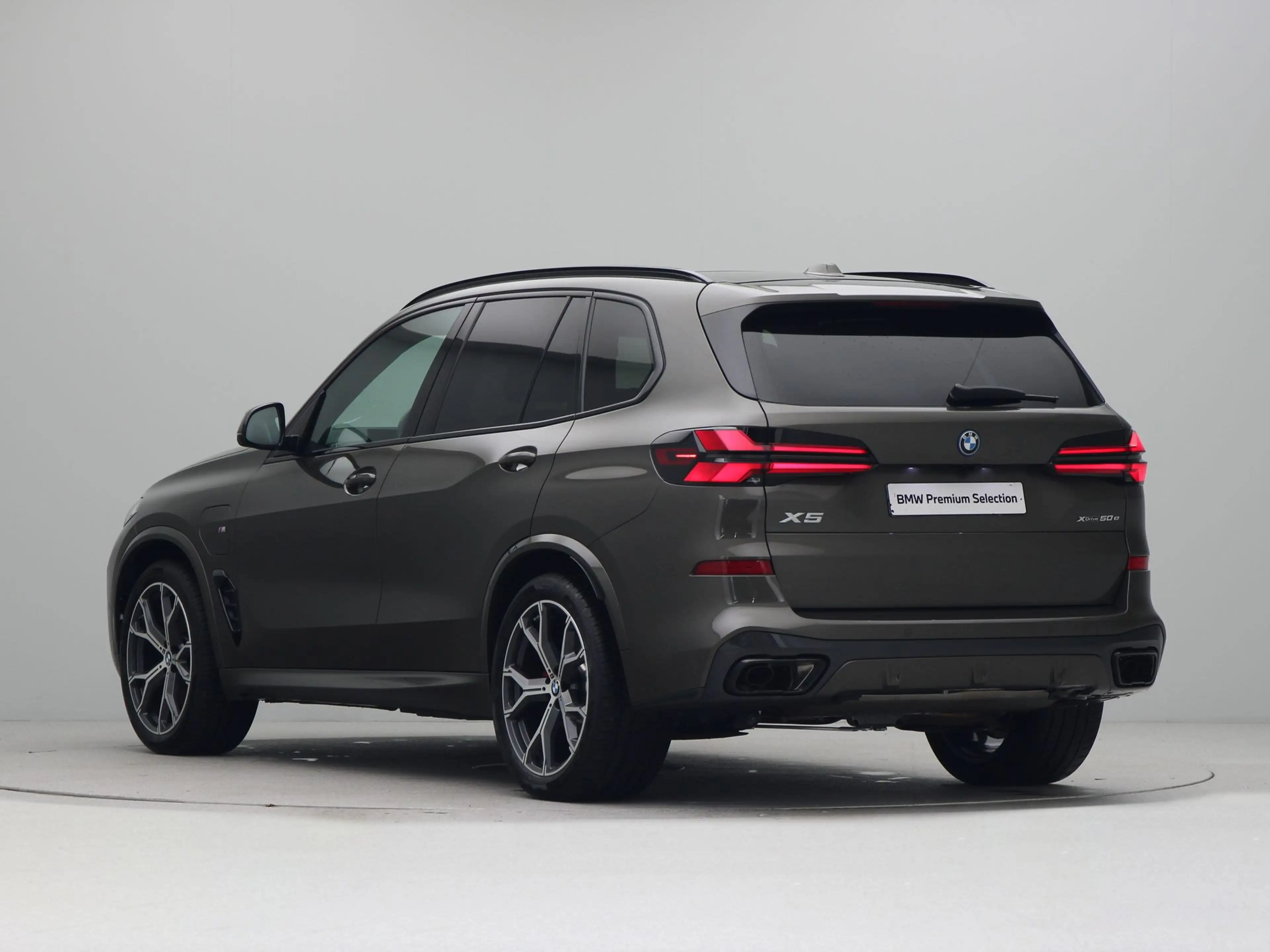 BMW X5 xDrive50e — photo 11