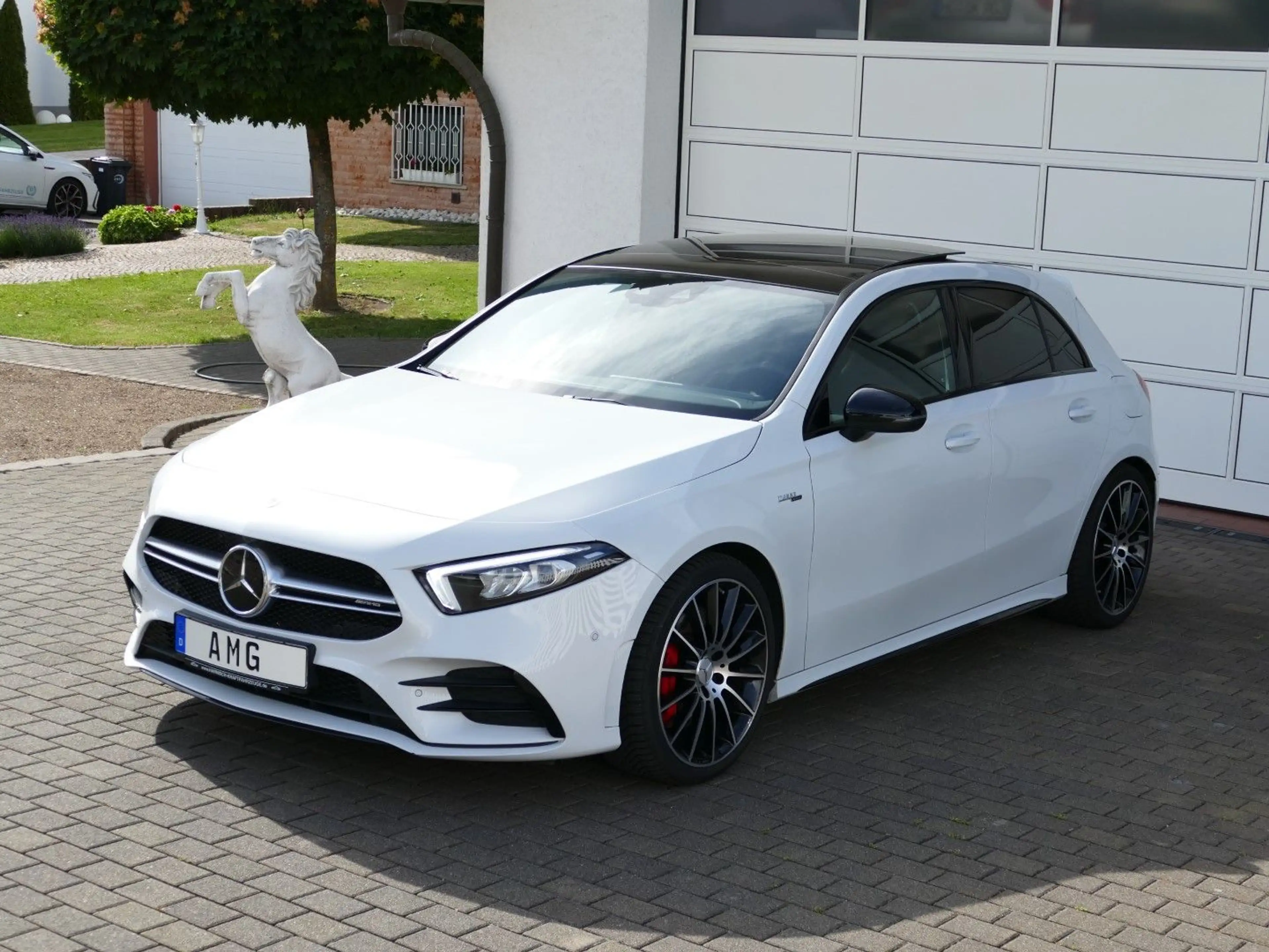 Mercedes-Benz A 35 AMG 4 Matic * Panodach+Distronic+LED+19"Alu