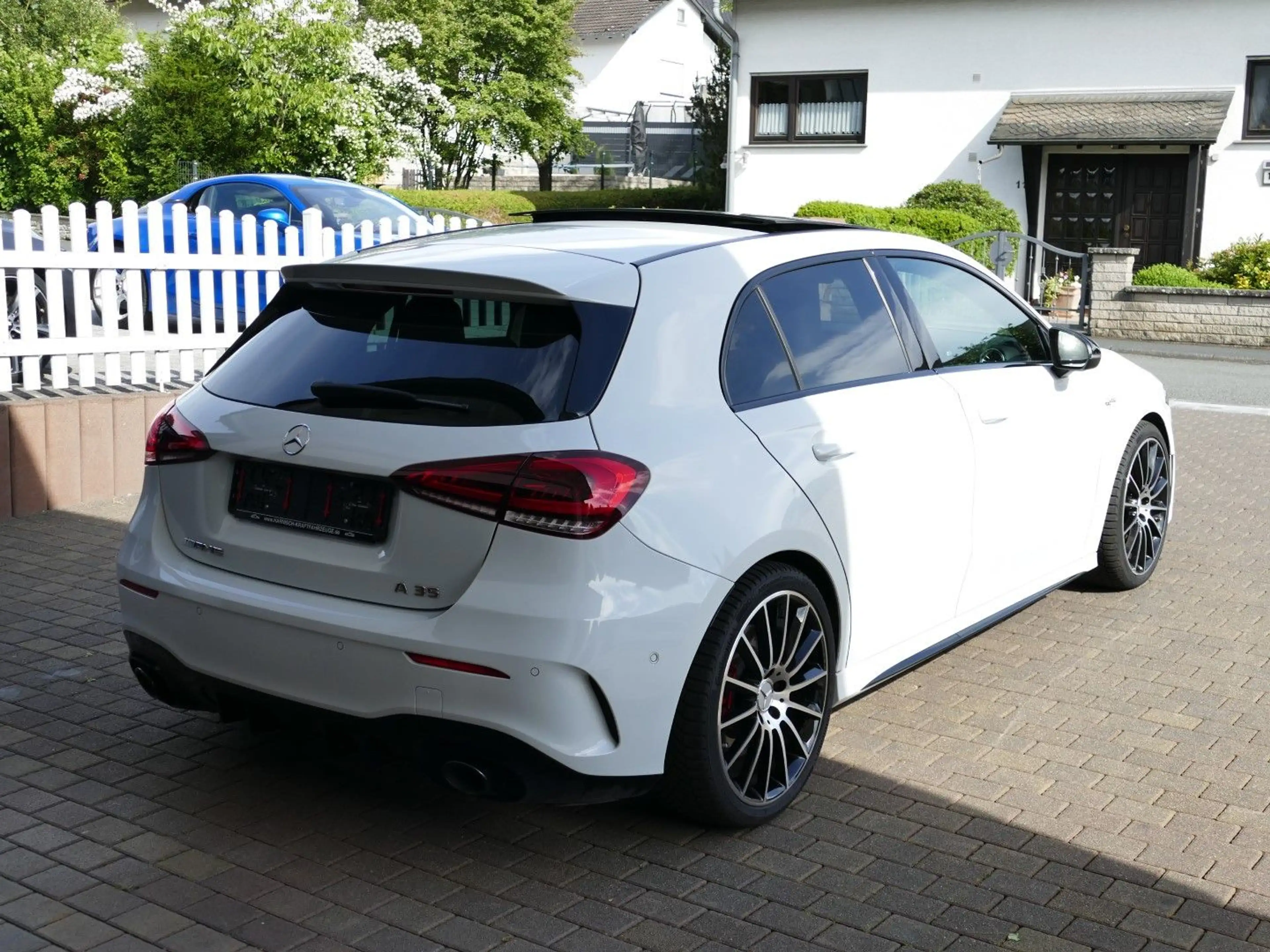 Mercedes-Benz A 35 AMG 4 Matic * Panodach+Distronic+LED+19"Alu — photo 4
