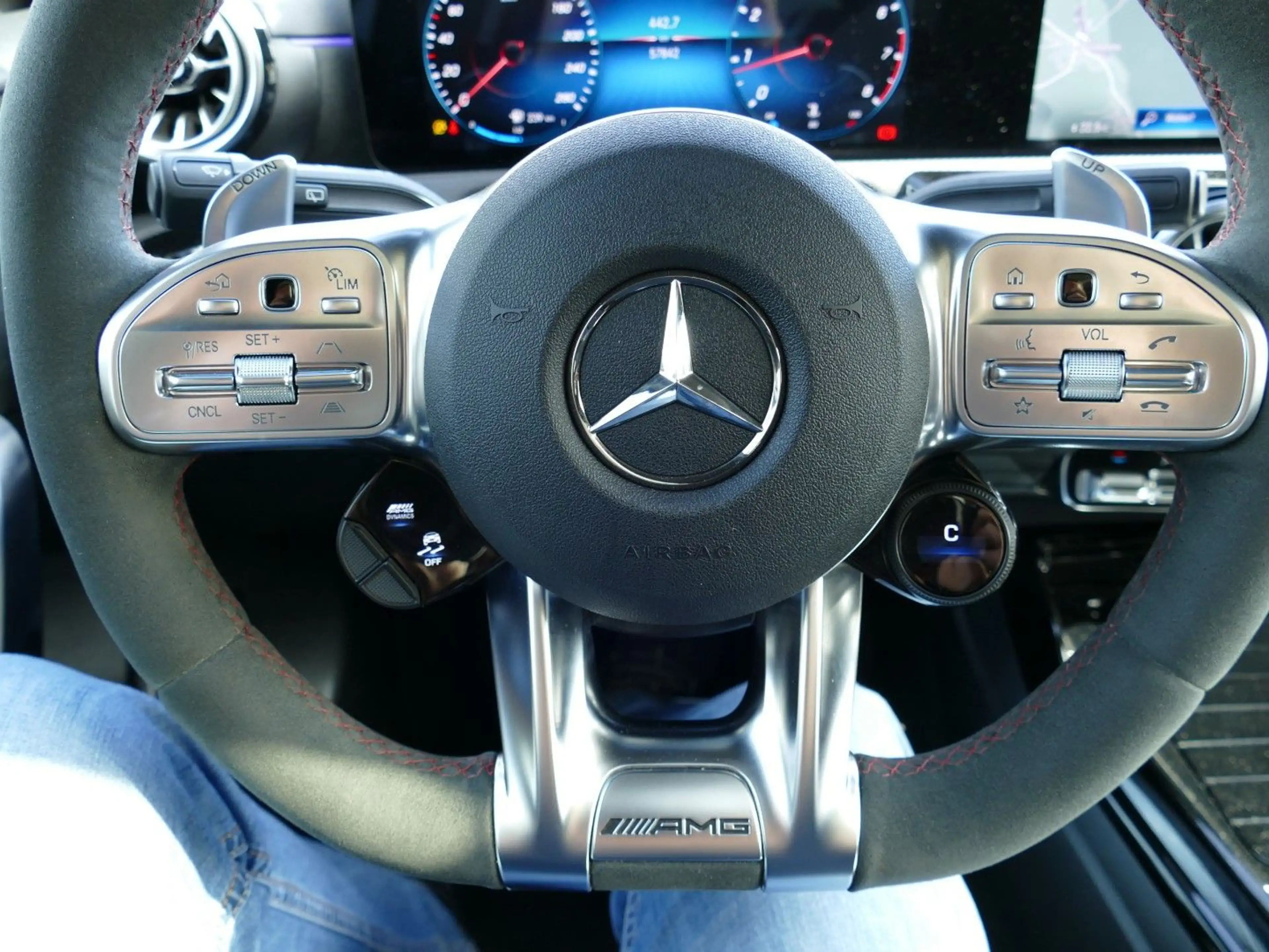 Mercedes-Benz A 35 AMG 4 Matic * Panodach+Distronic+LED+19"Alu — photo 15