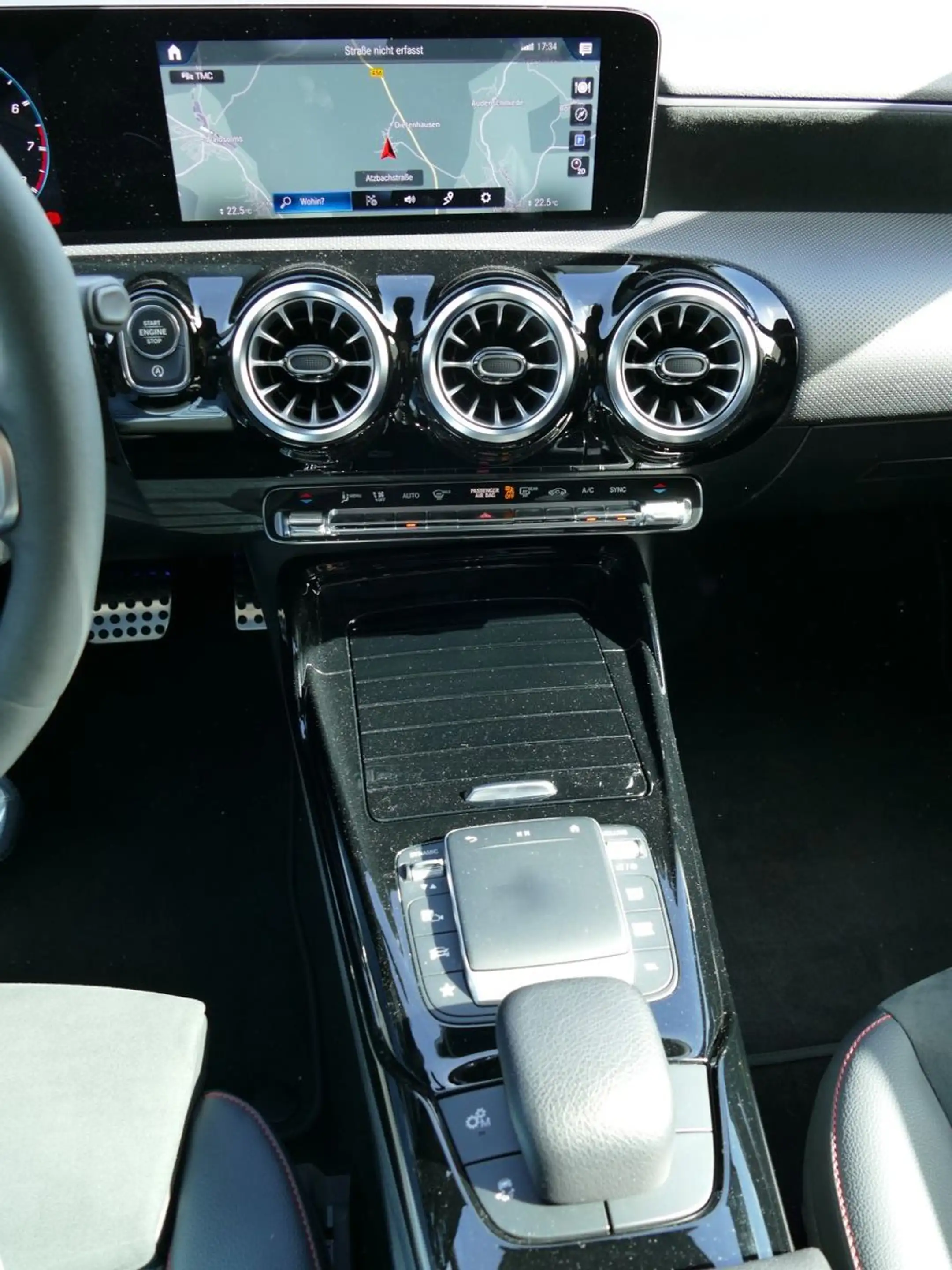 Mercedes-Benz A 35 AMG 4 Matic * Panodach+Distronic+LED+19"Alu — photo 14