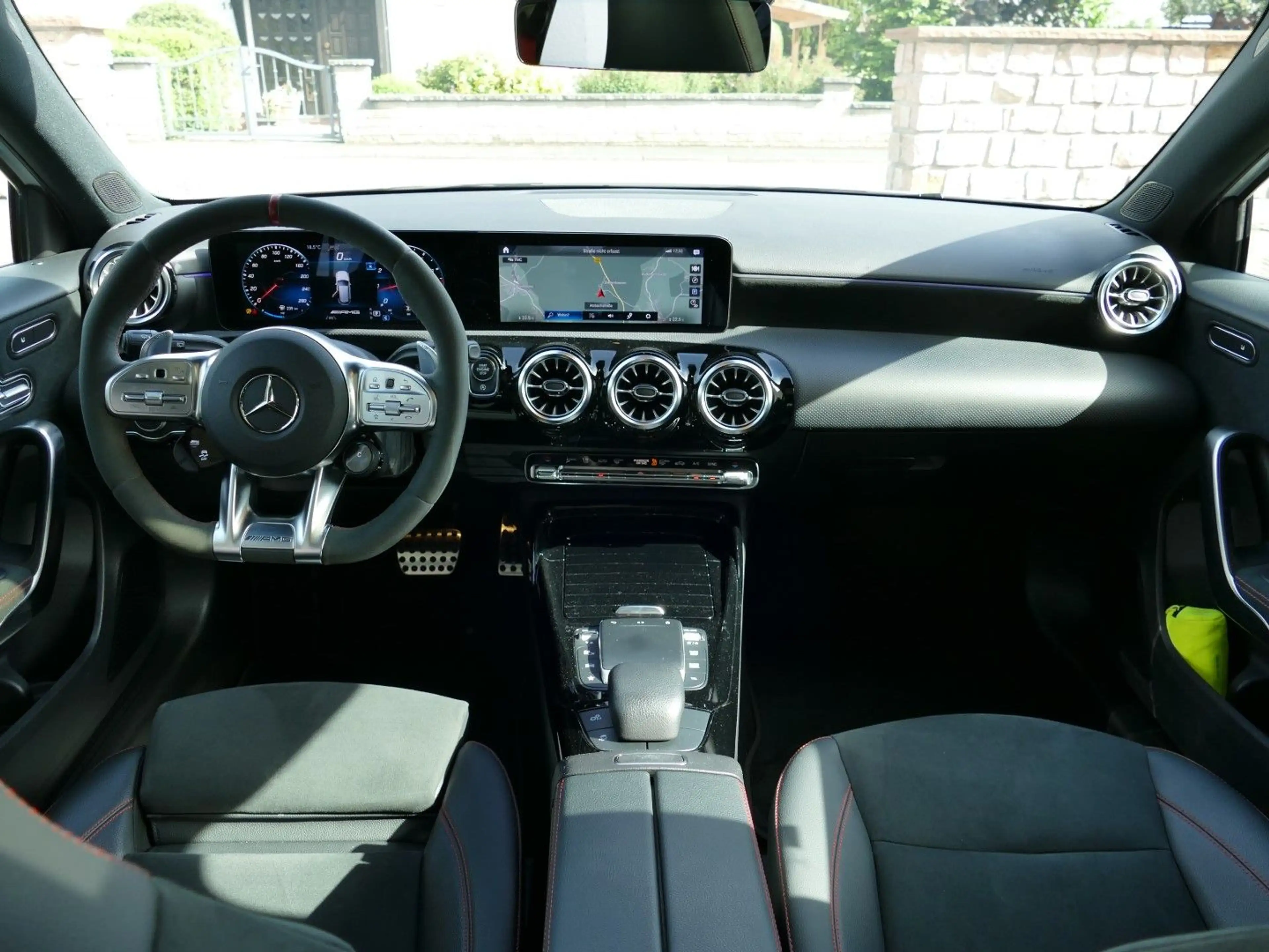 Mercedes-Benz A 35 AMG 4 Matic * Panodach+Distronic+LED+19"Alu — photo 12
