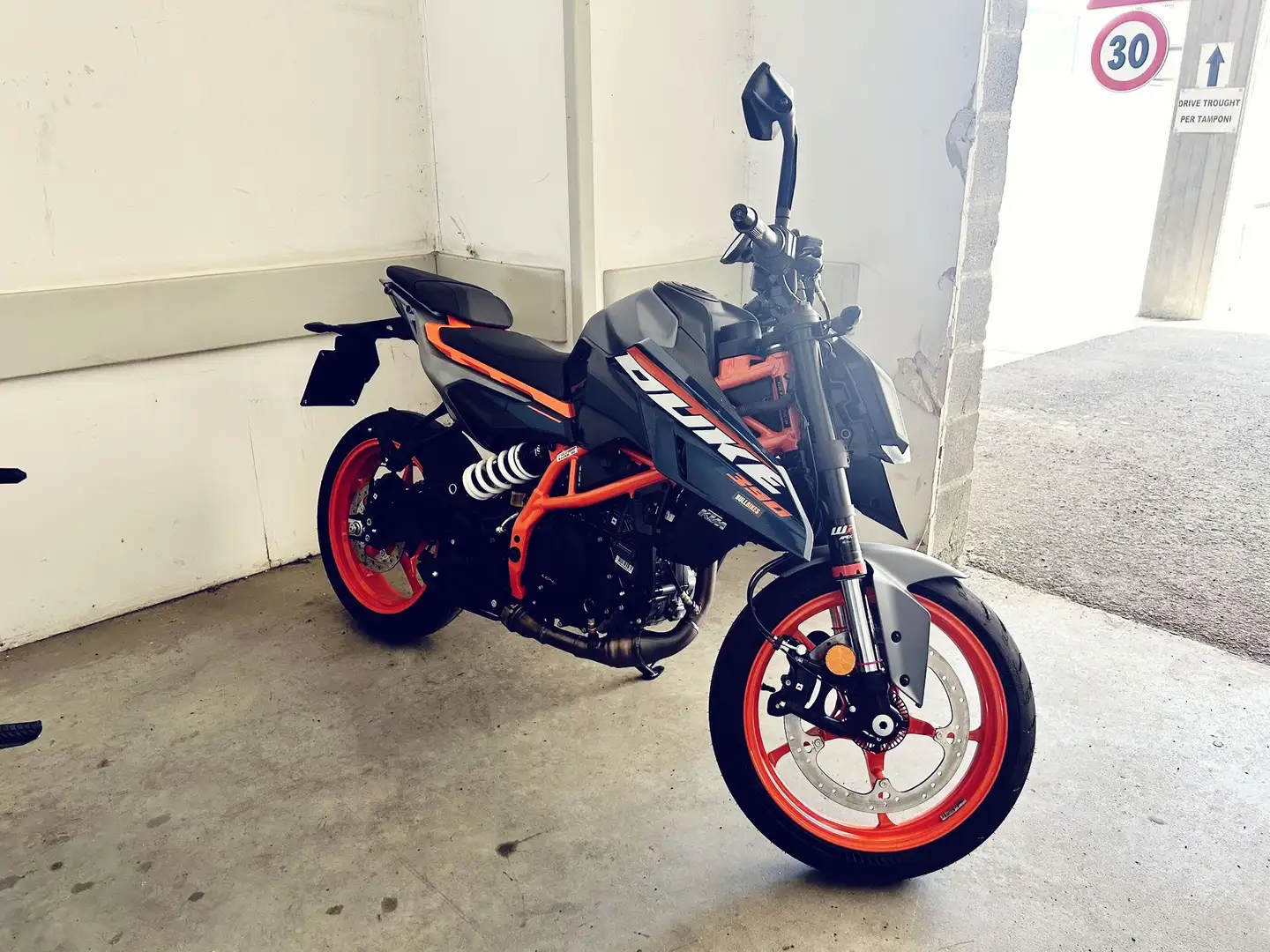 KTM 390 Duke - 1
