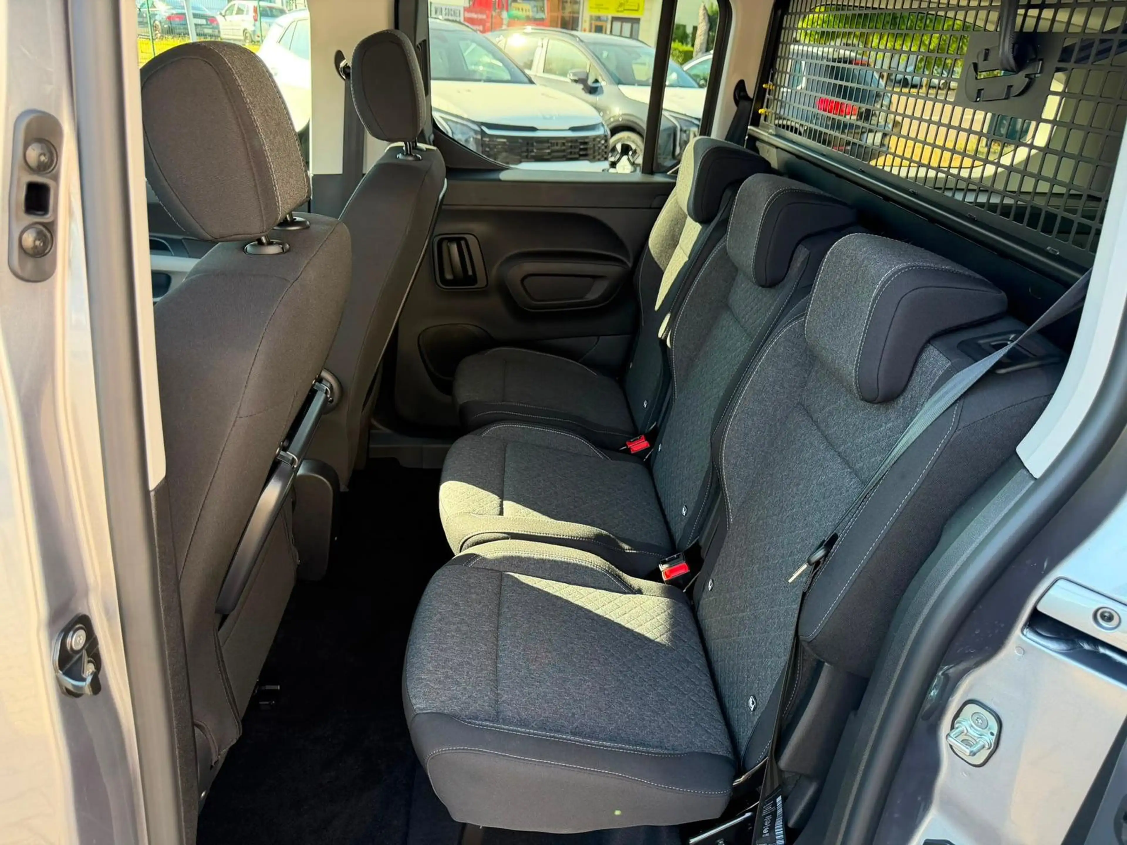 Opel Combo Life Edition XL N1-M1 *Navi*PDC*Matrix* — photo 12