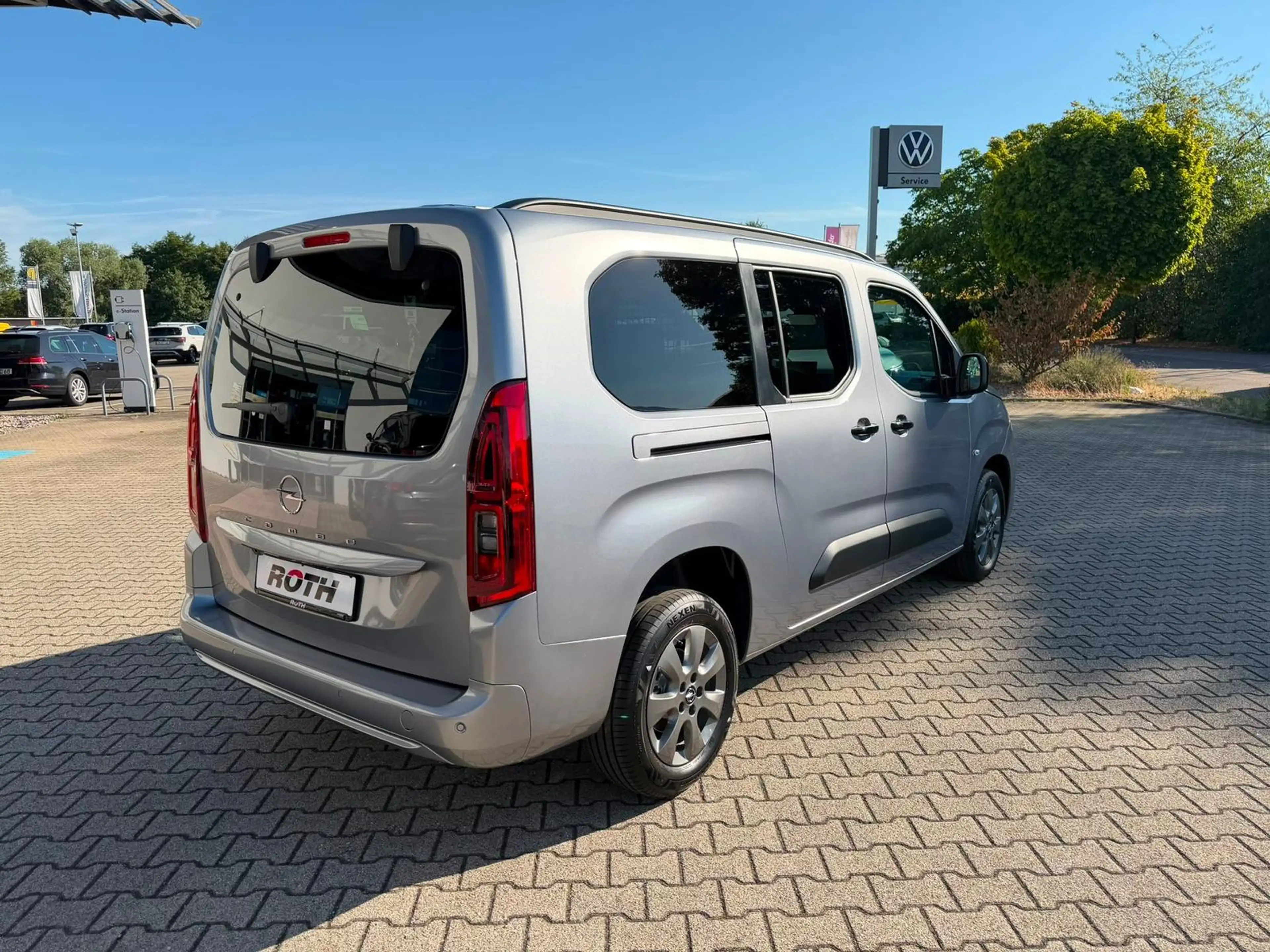 Opel Combo Life Edition XL N1-M1 *Navi*PDC*Matrix* — photo 6