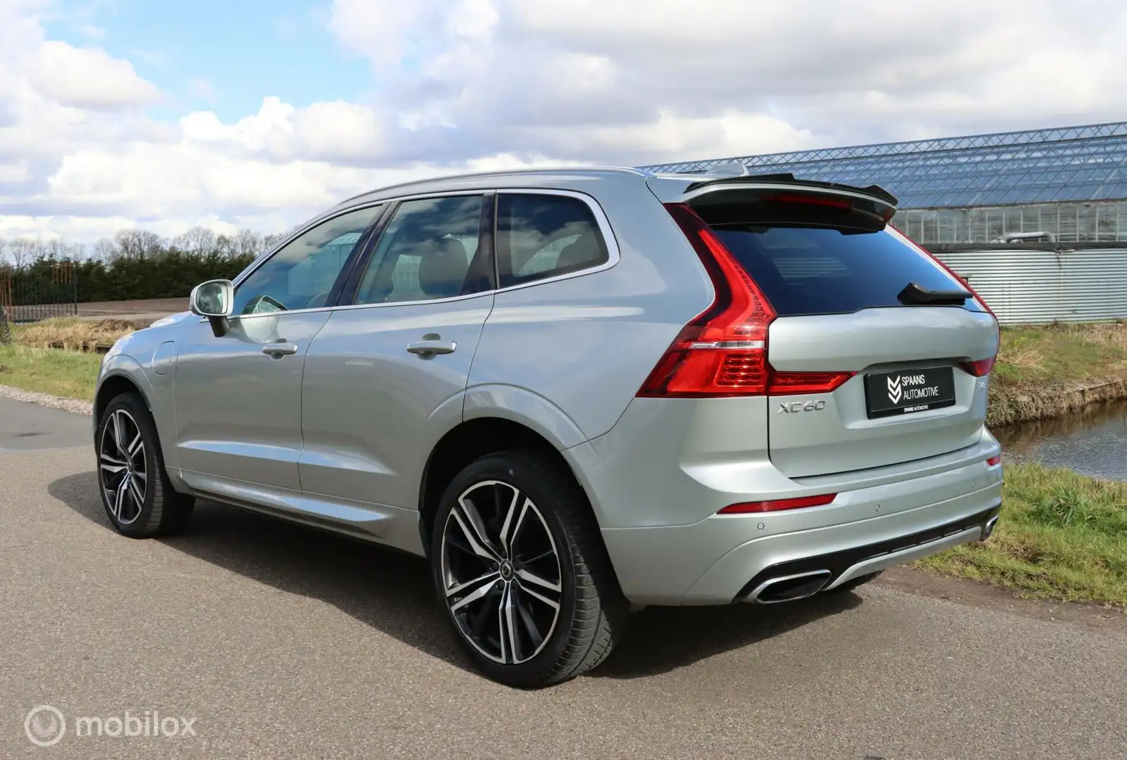 Volvo XC60 2.0 T8 Twin Engine AWD R-Design / Pano / Bowers Zilver - 2