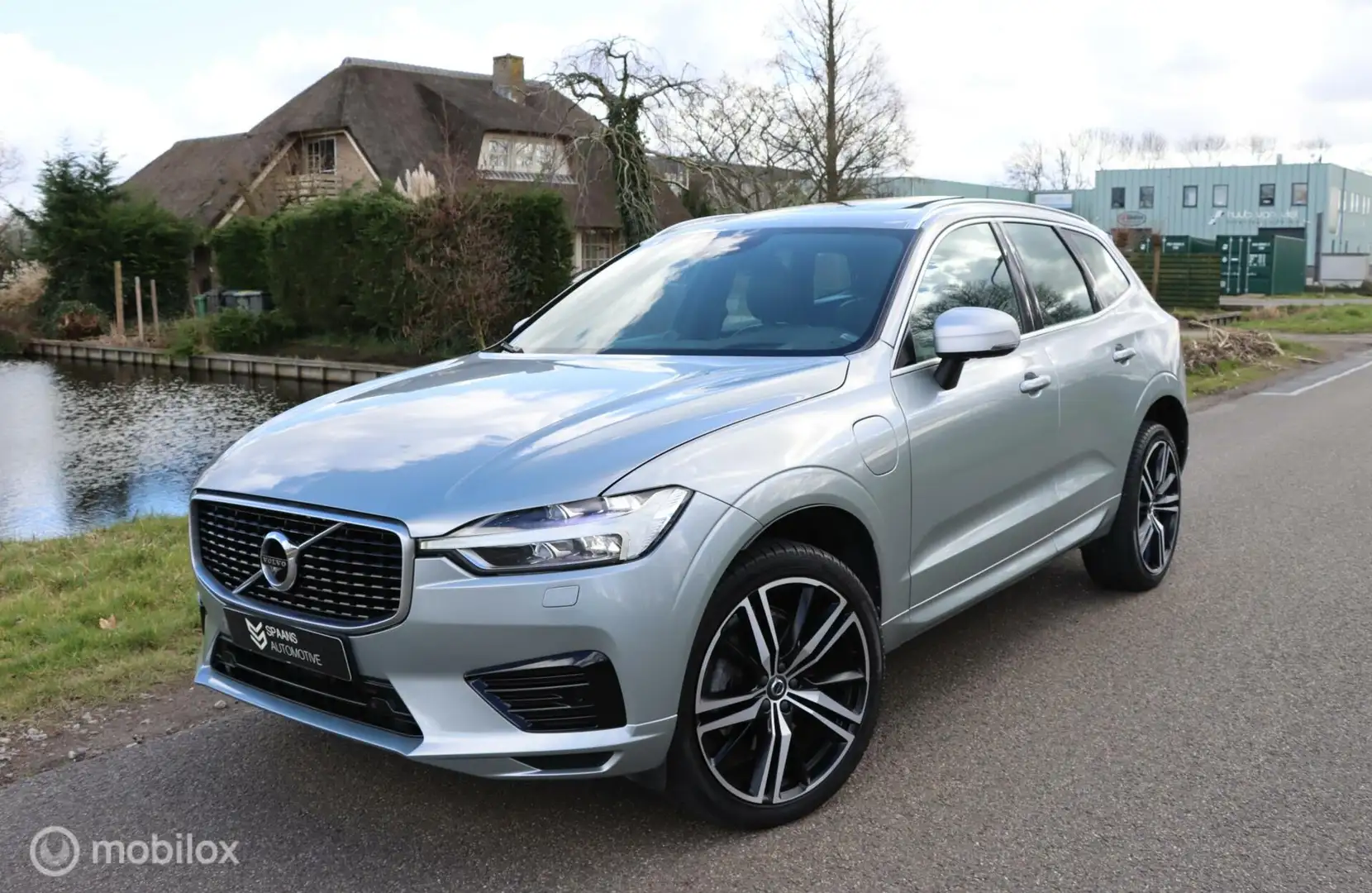 Volvo XC60 2.0 T8 Twin Engine AWD R-Design / Pano / Bowers Zilver - 1