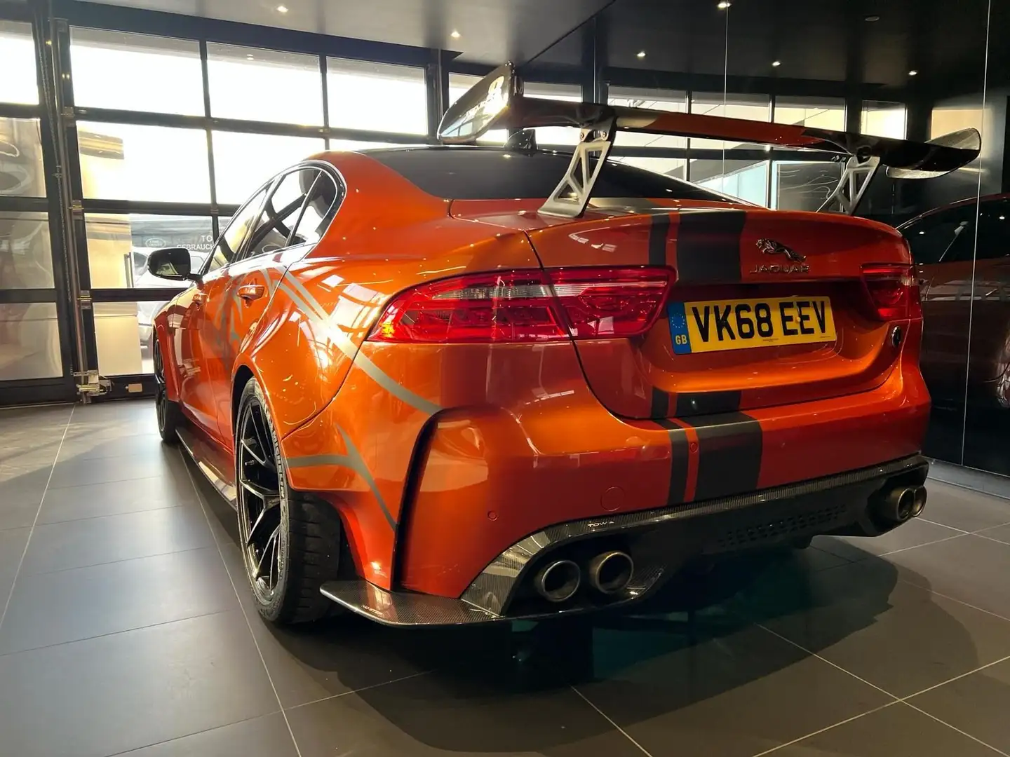 Jaguar XE Project 8 AWD V8 600PS Trackpack Orange - 2