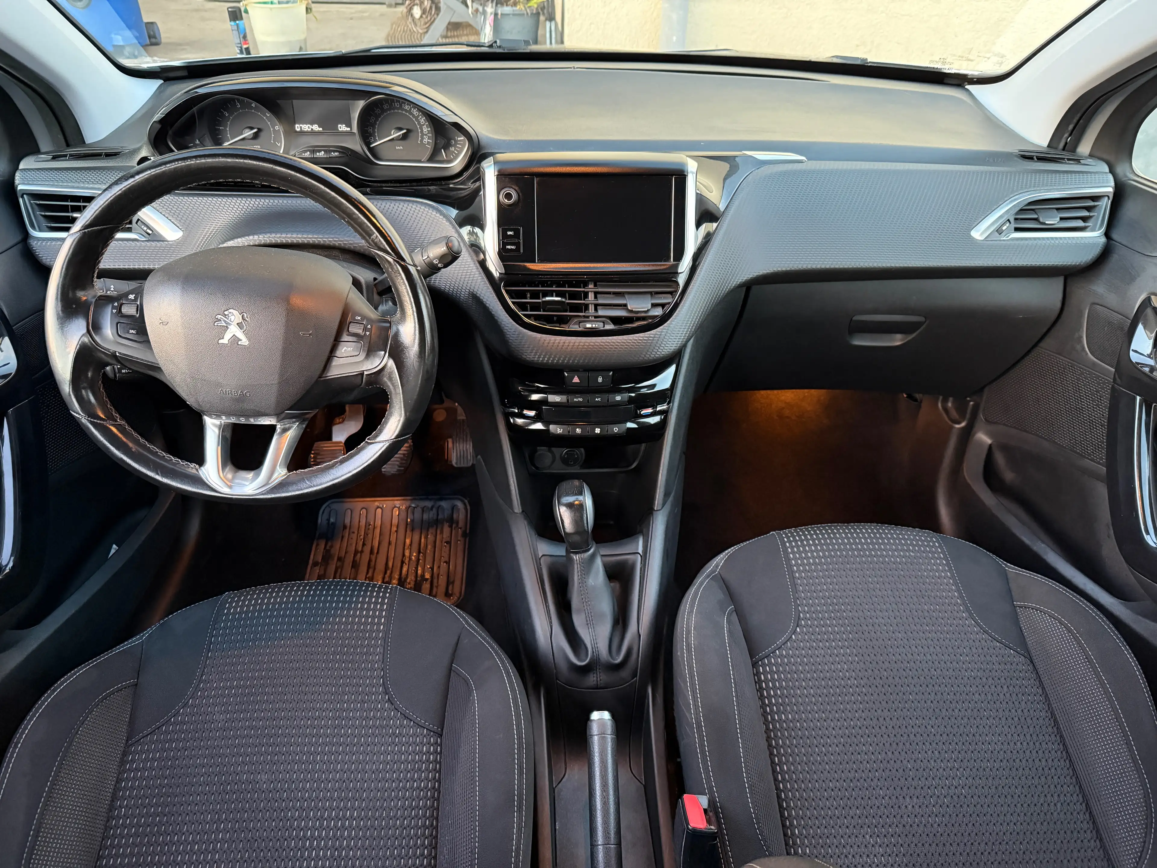 Peugeot 208 Allure*TÜV+Insp Neu*KLIMA*PDC*8 Fachbereift — photo 11