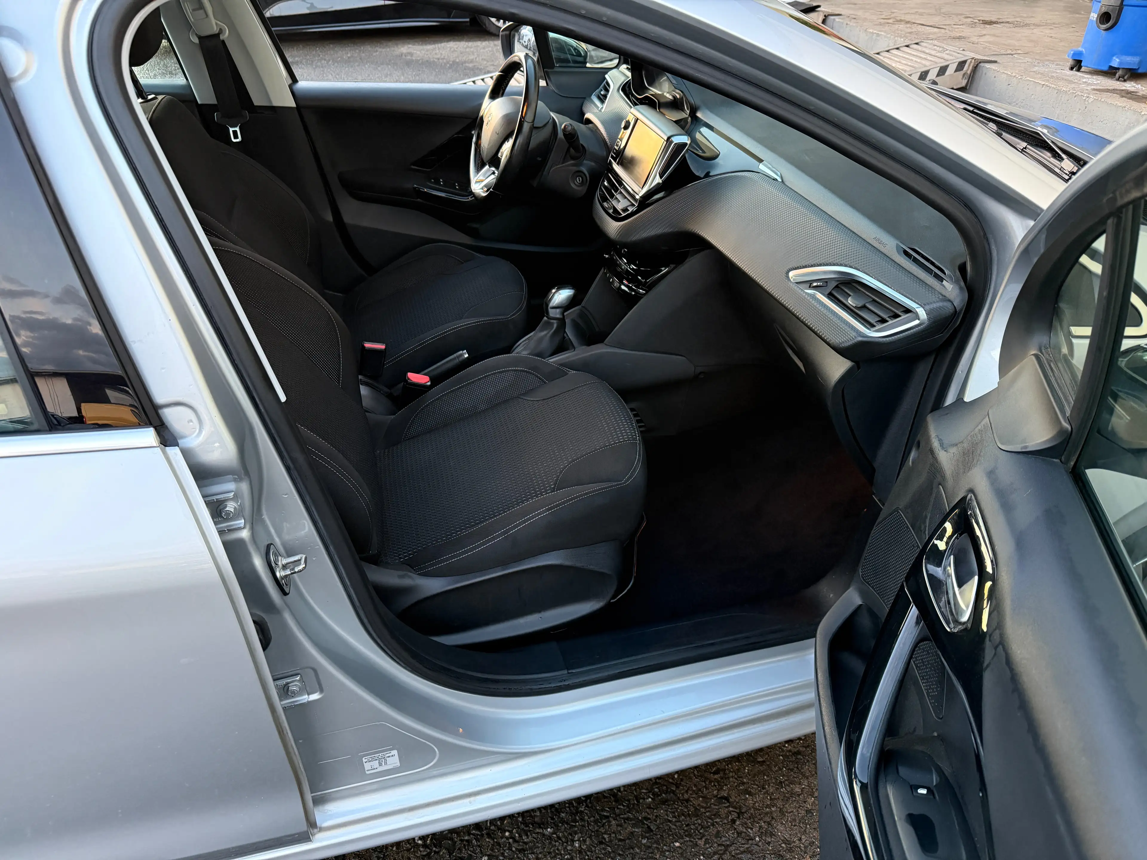 Peugeot 208 Allure*TÜV+Insp Neu*KLIMA*PDC*8 Fachbereift — photo 13